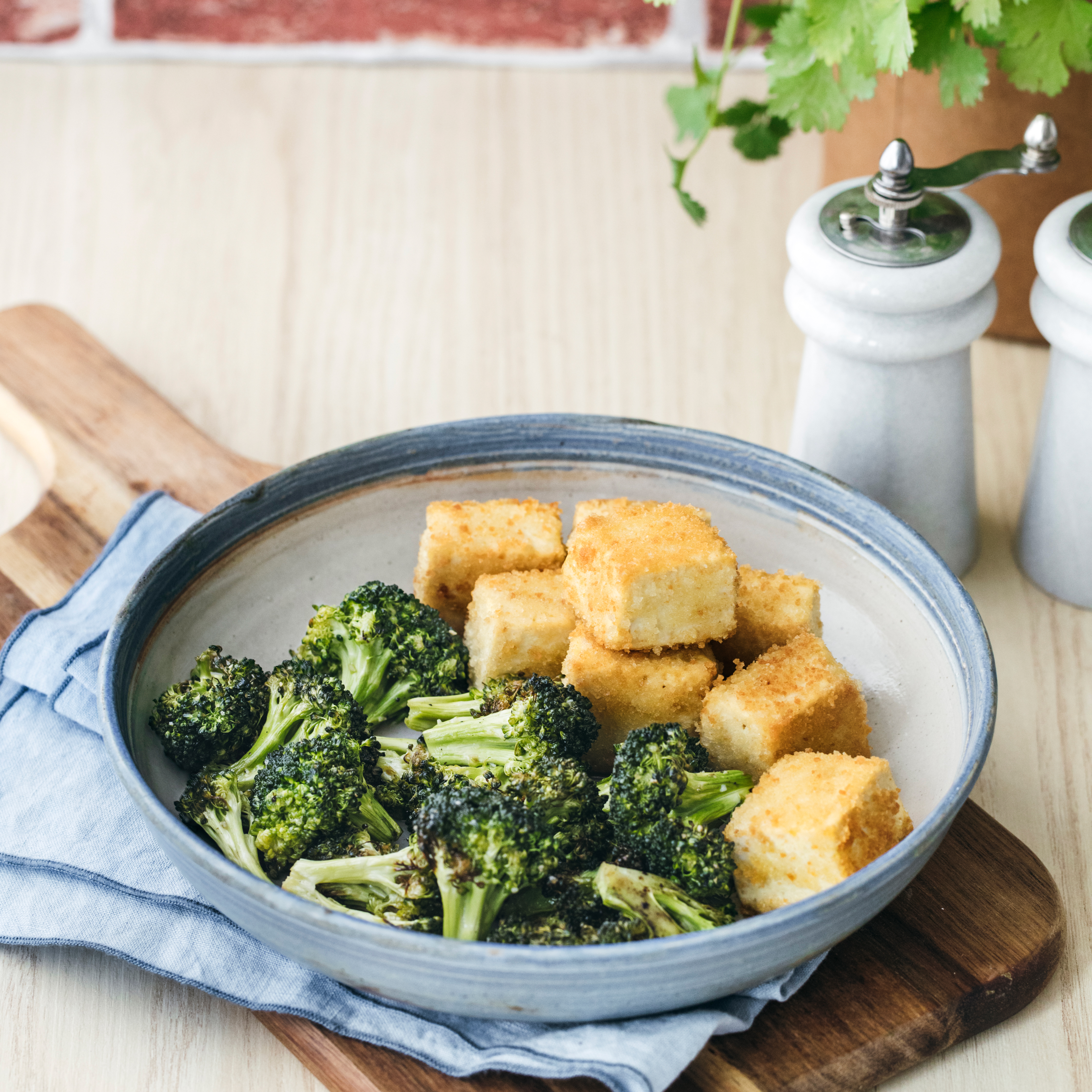 Tofu crocante e brócolos