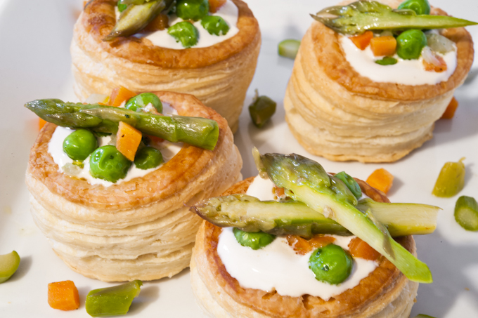 Vol-au-vent con besciamella e verdure