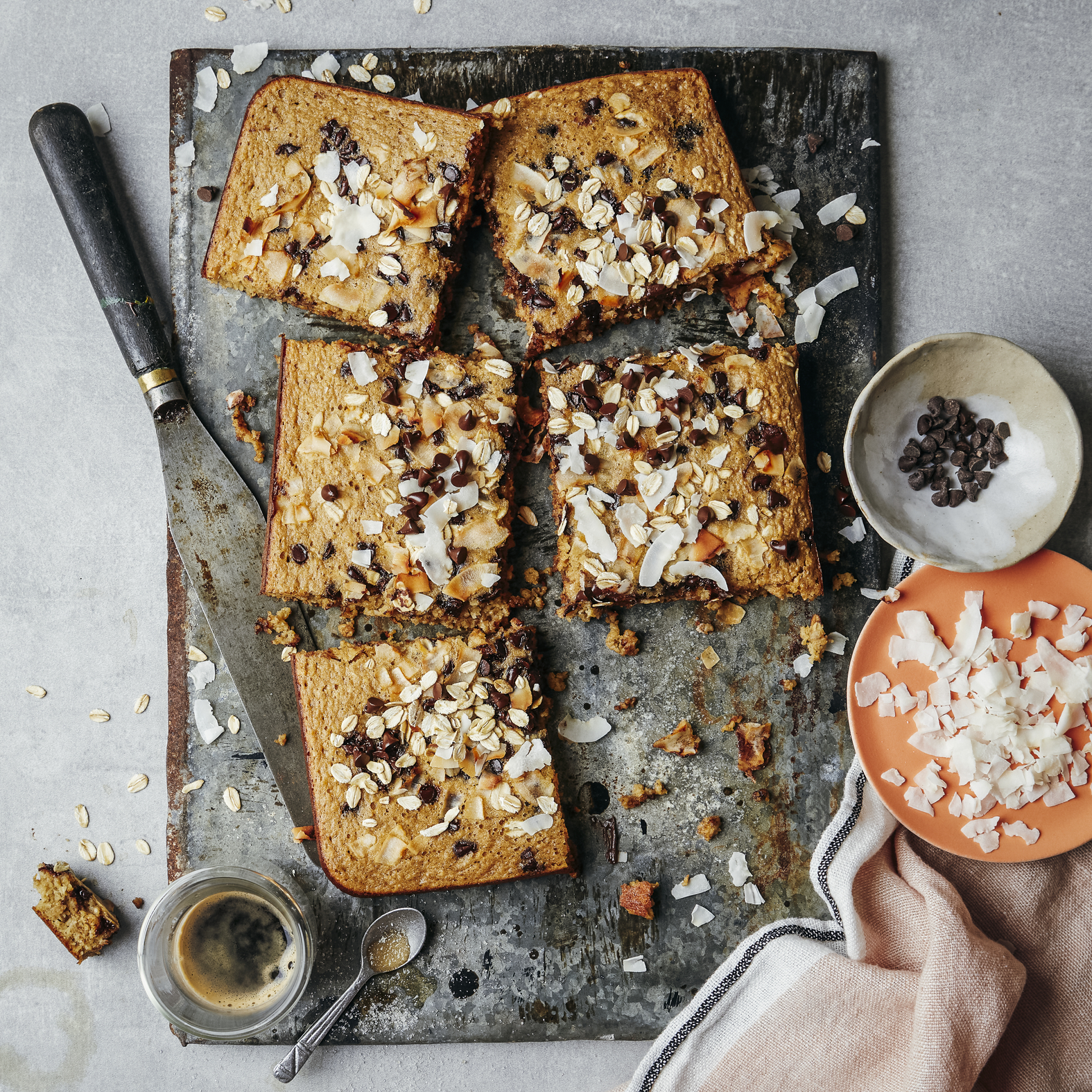 Gratin di avena con gocce di cioccolato e cocco