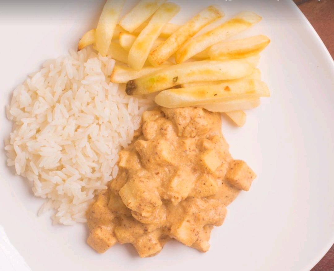 Strogonoff de queijo e Seitan