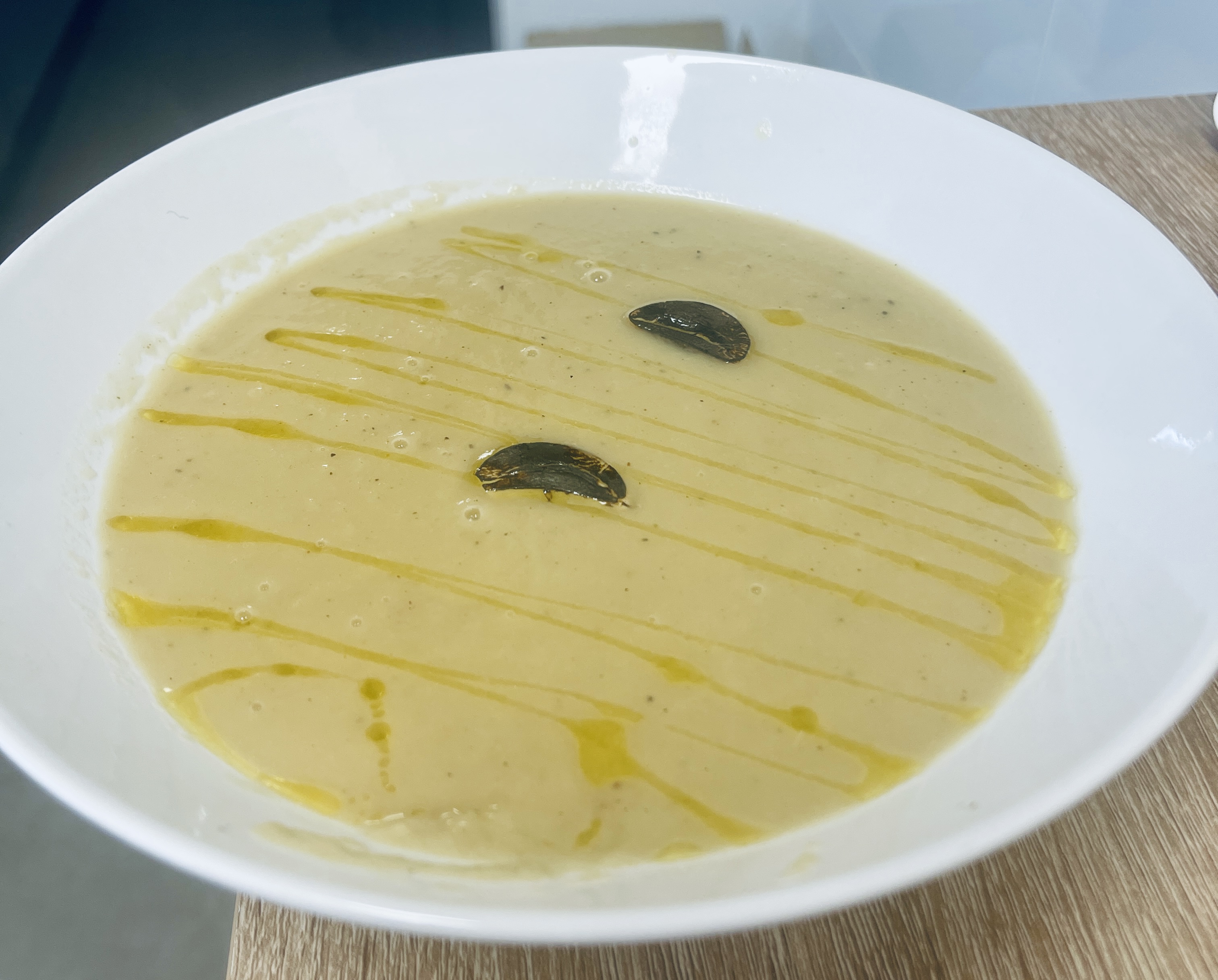 Crema de puerros y ajo asado