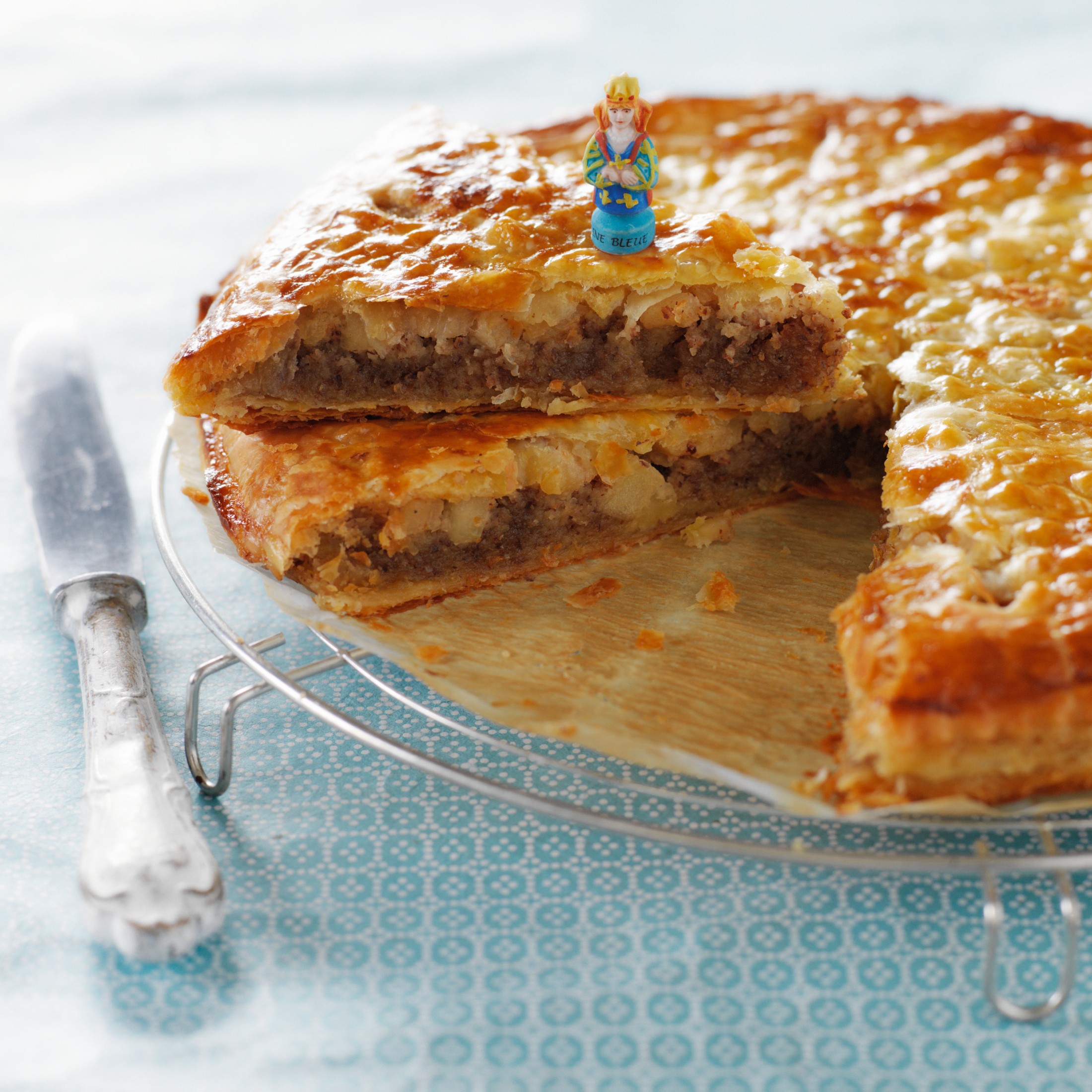 Torta dei re magi con mele e nocciole