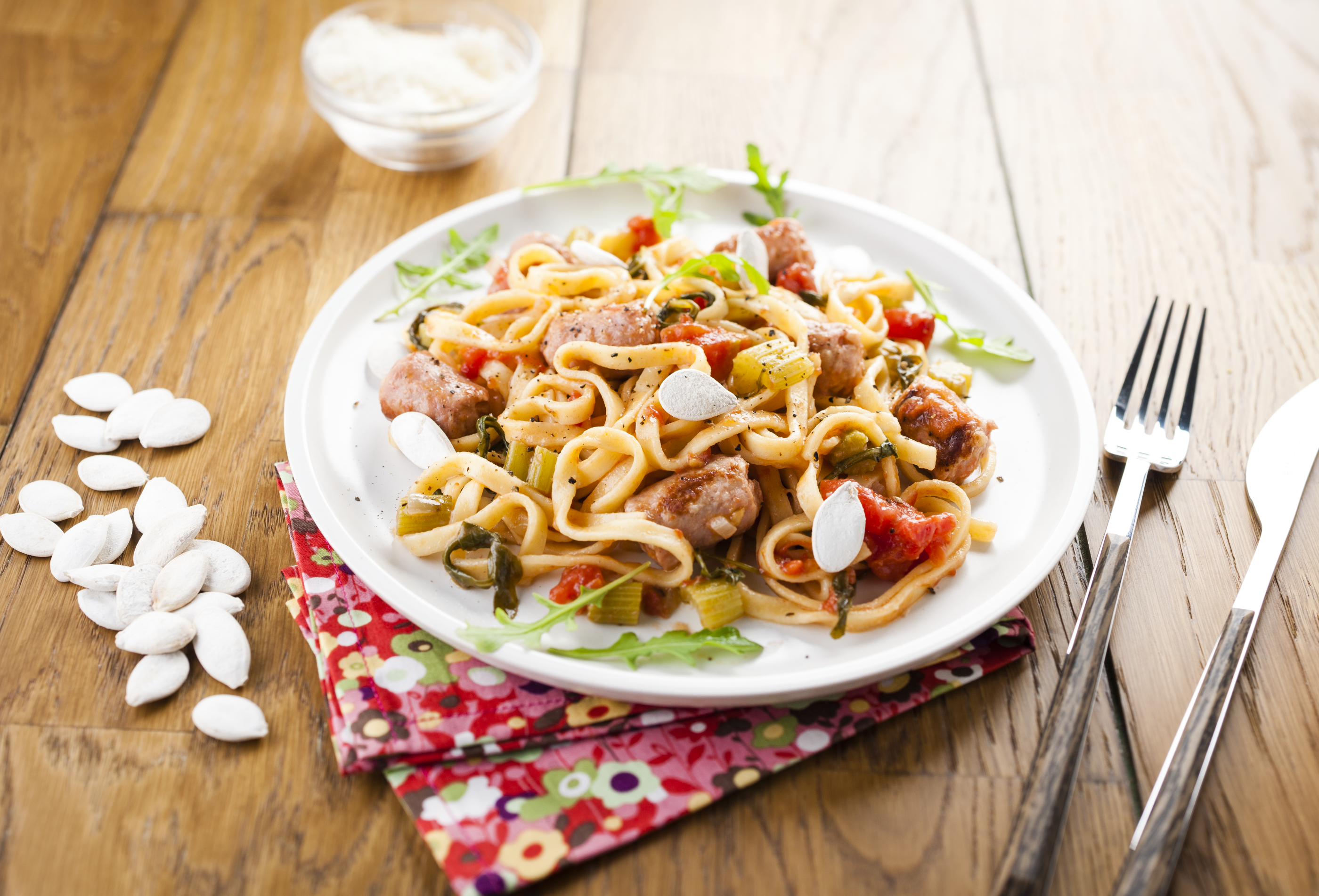 Fettuccine con rucola e semi
