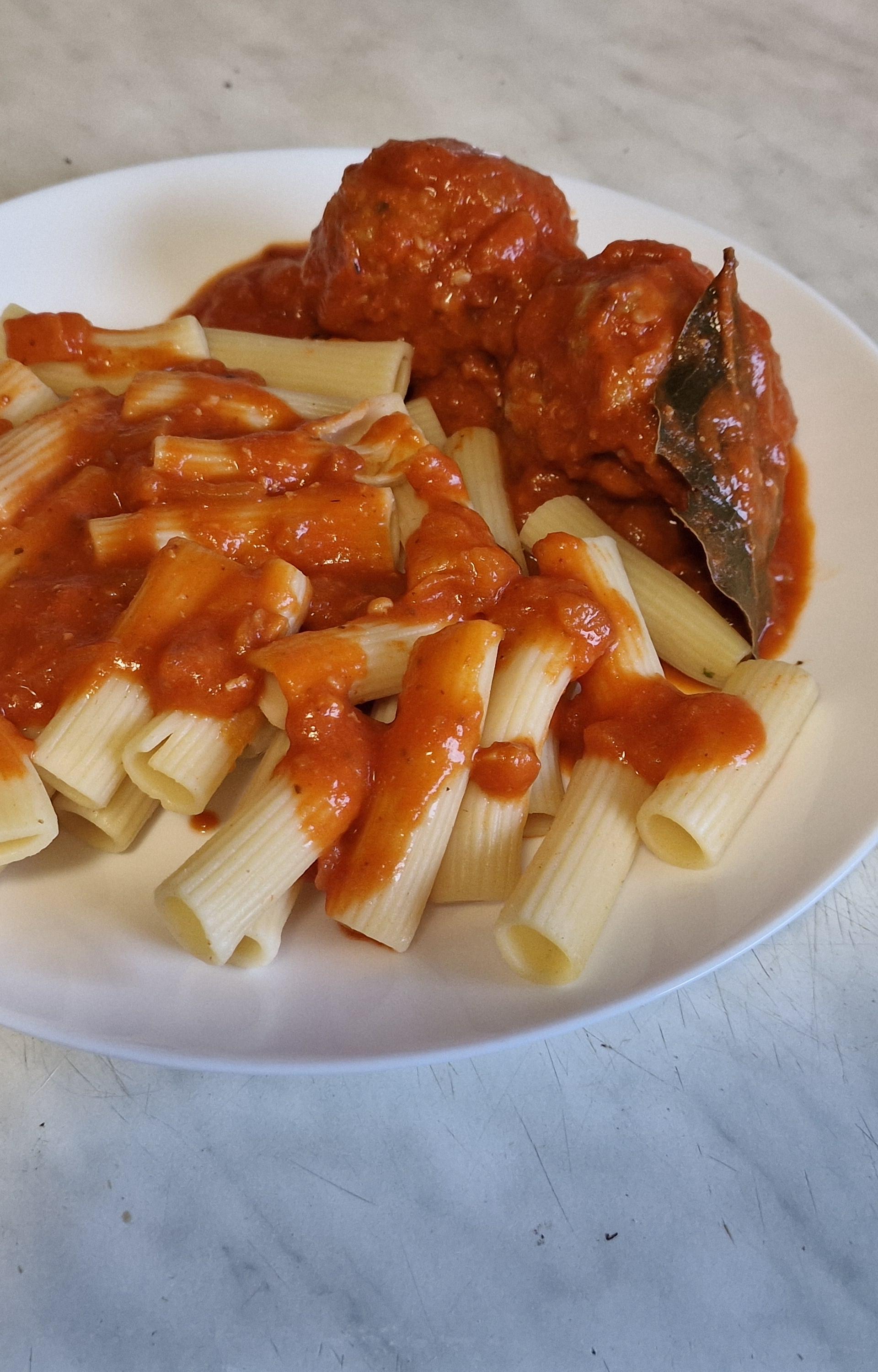 Langue de boeuf sauce tomate et cornichons - Recette Cookeo | Moulinex