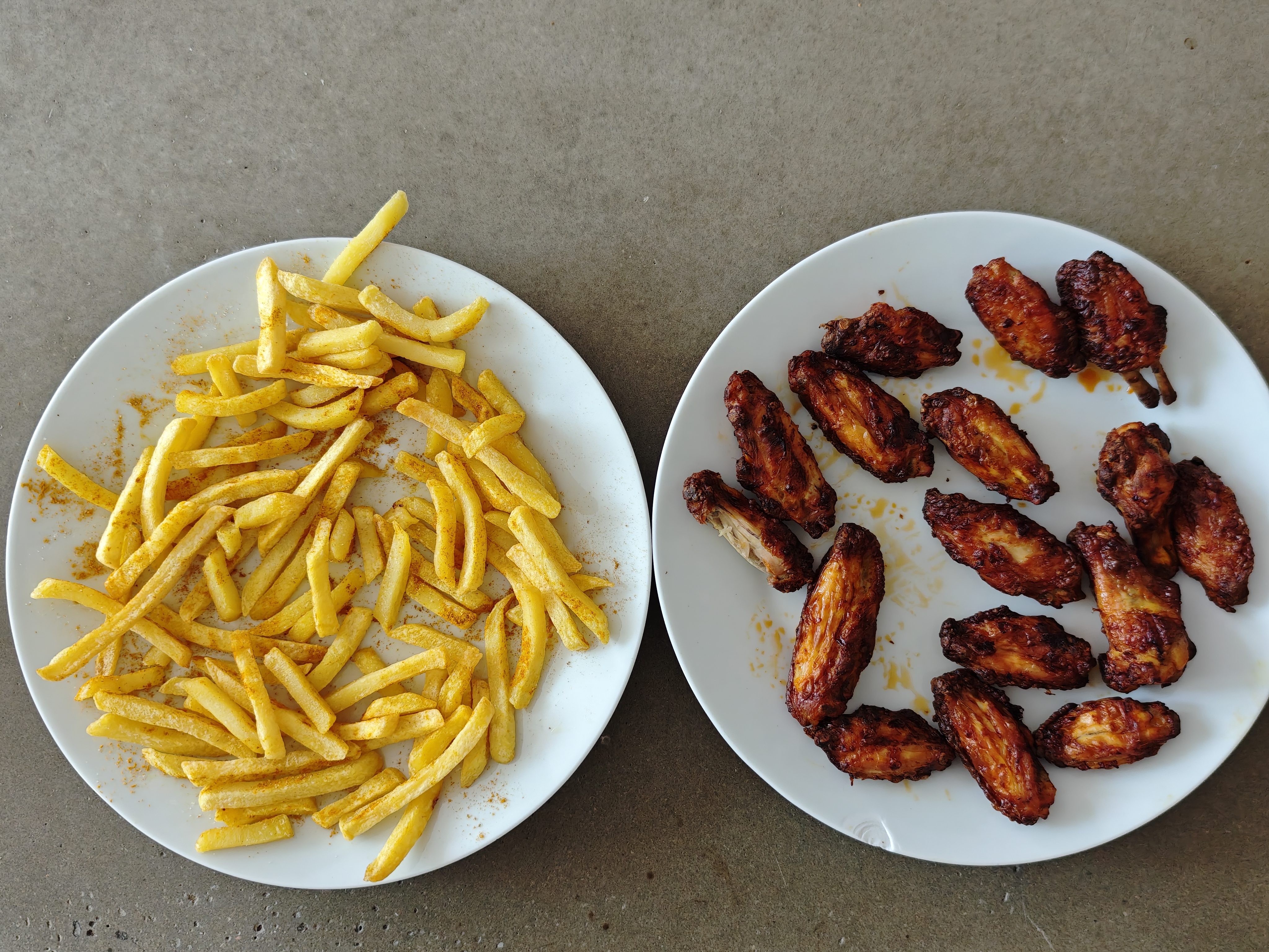 Chicken Wings mit Fritten