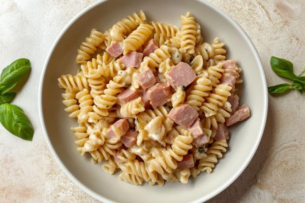 Fusilli integrali con zucchine e prosciutto