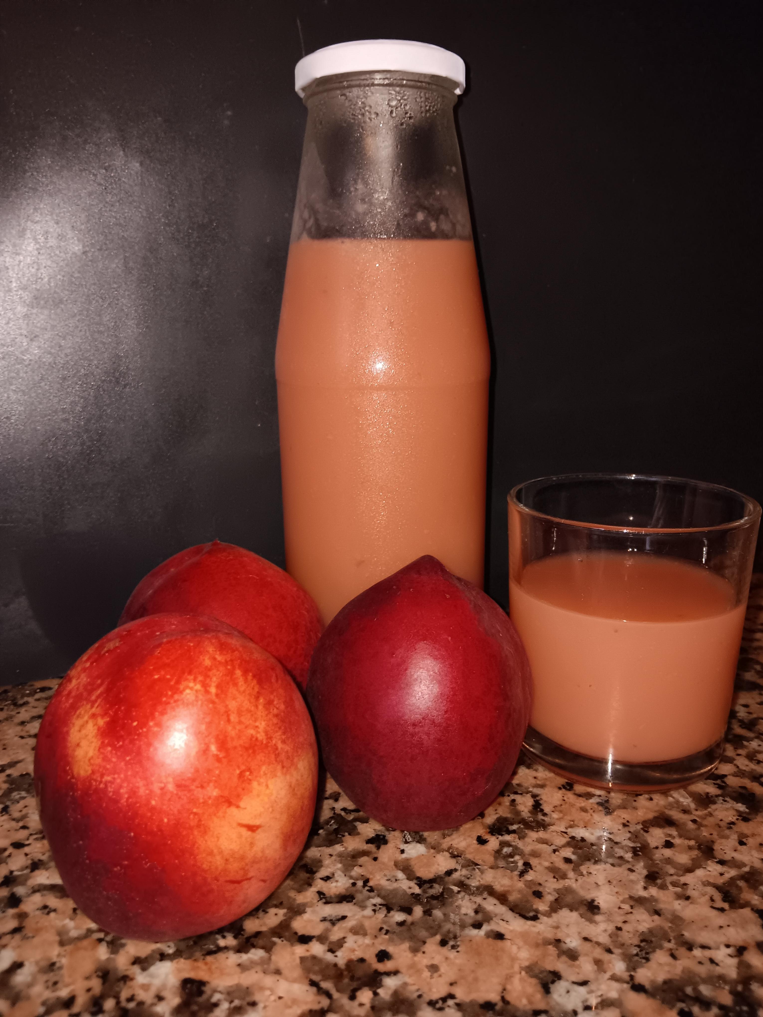 Succo di frutta alle pesche bianche