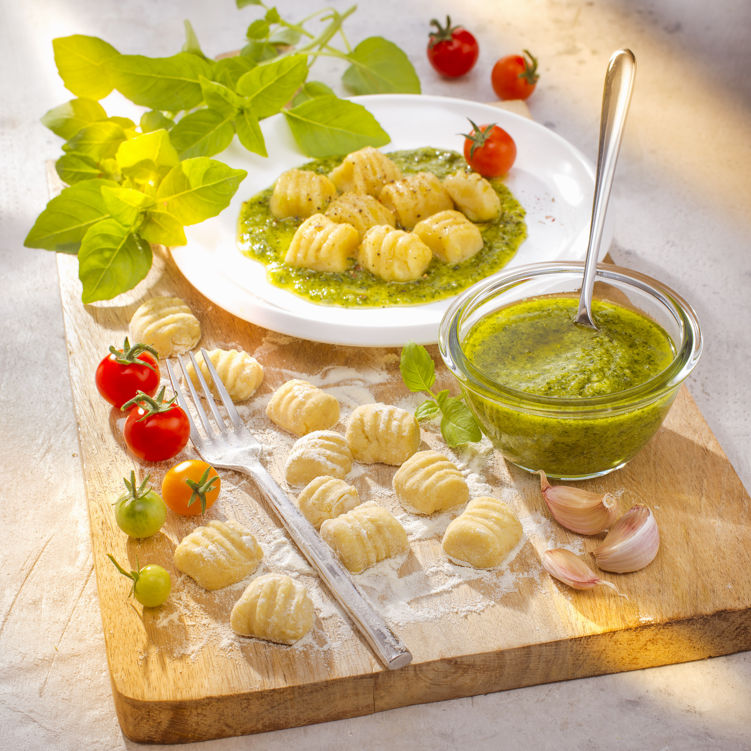 Gnocchis caseros y salsa pesto
