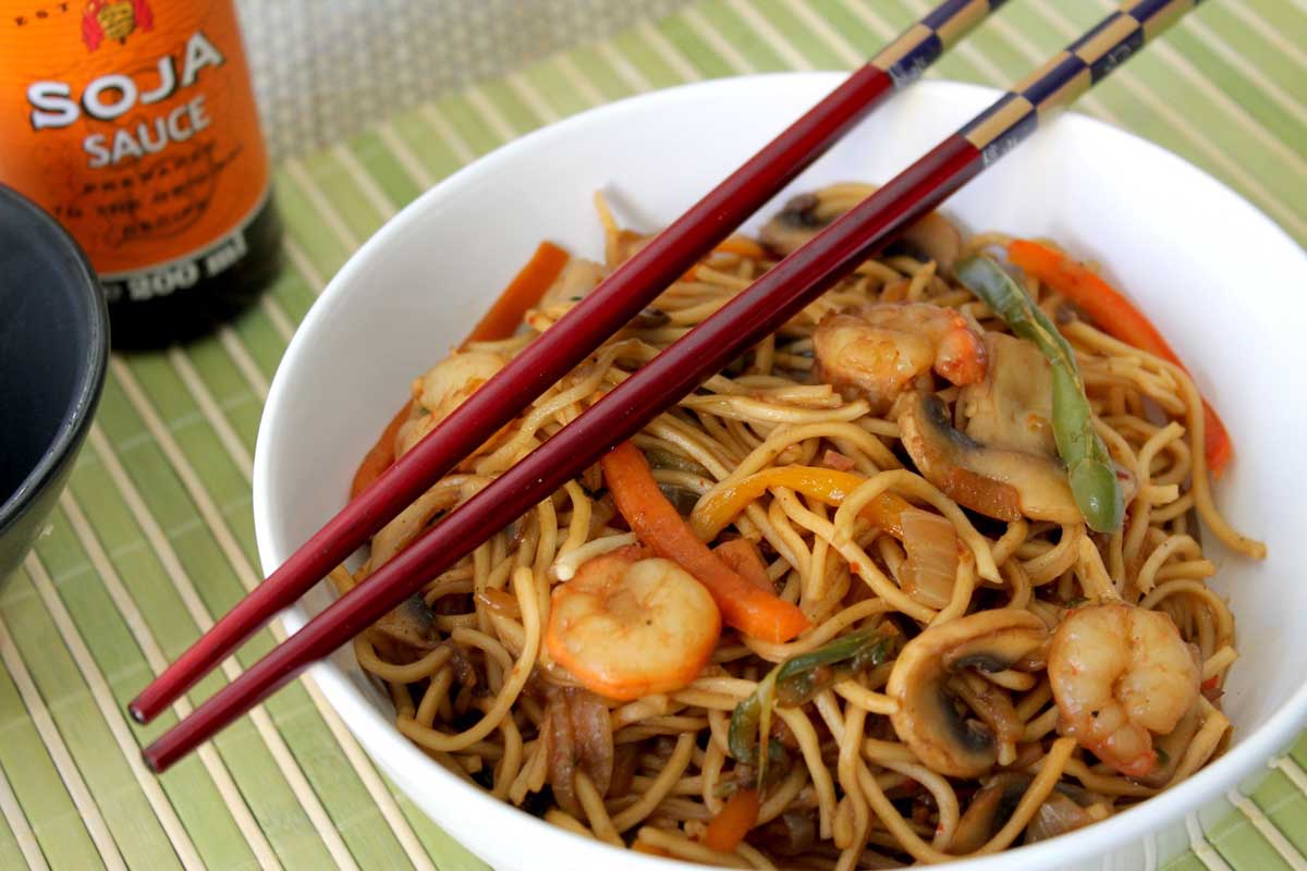 Fideos chinos (noodles) con pollo