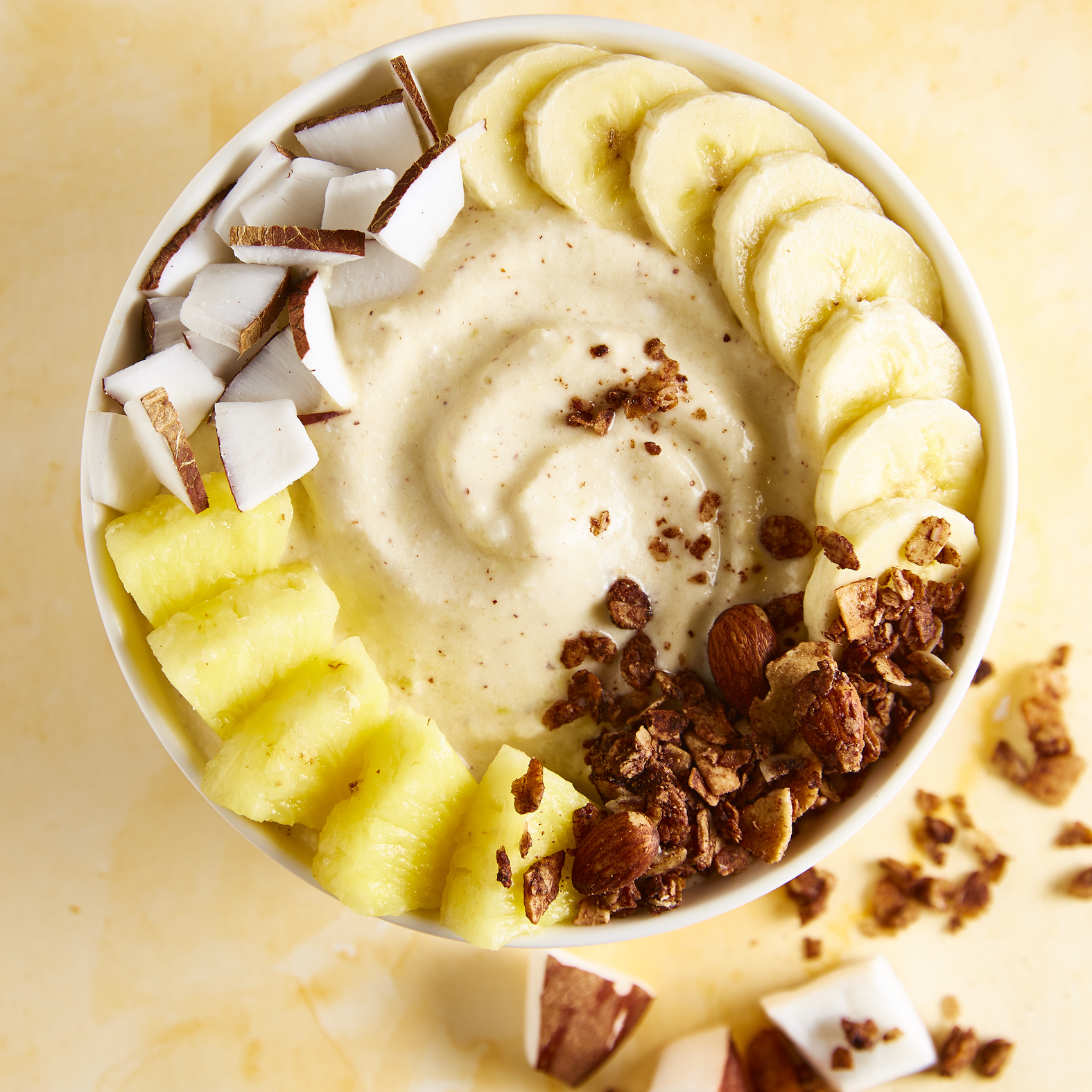 Vegan Pina Colada smoothie-bowl
