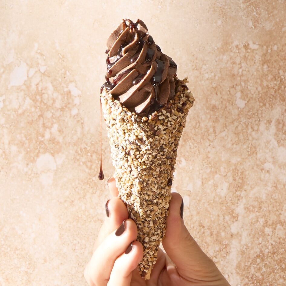 Helado suave de crema de chocolate y avellanas para untar