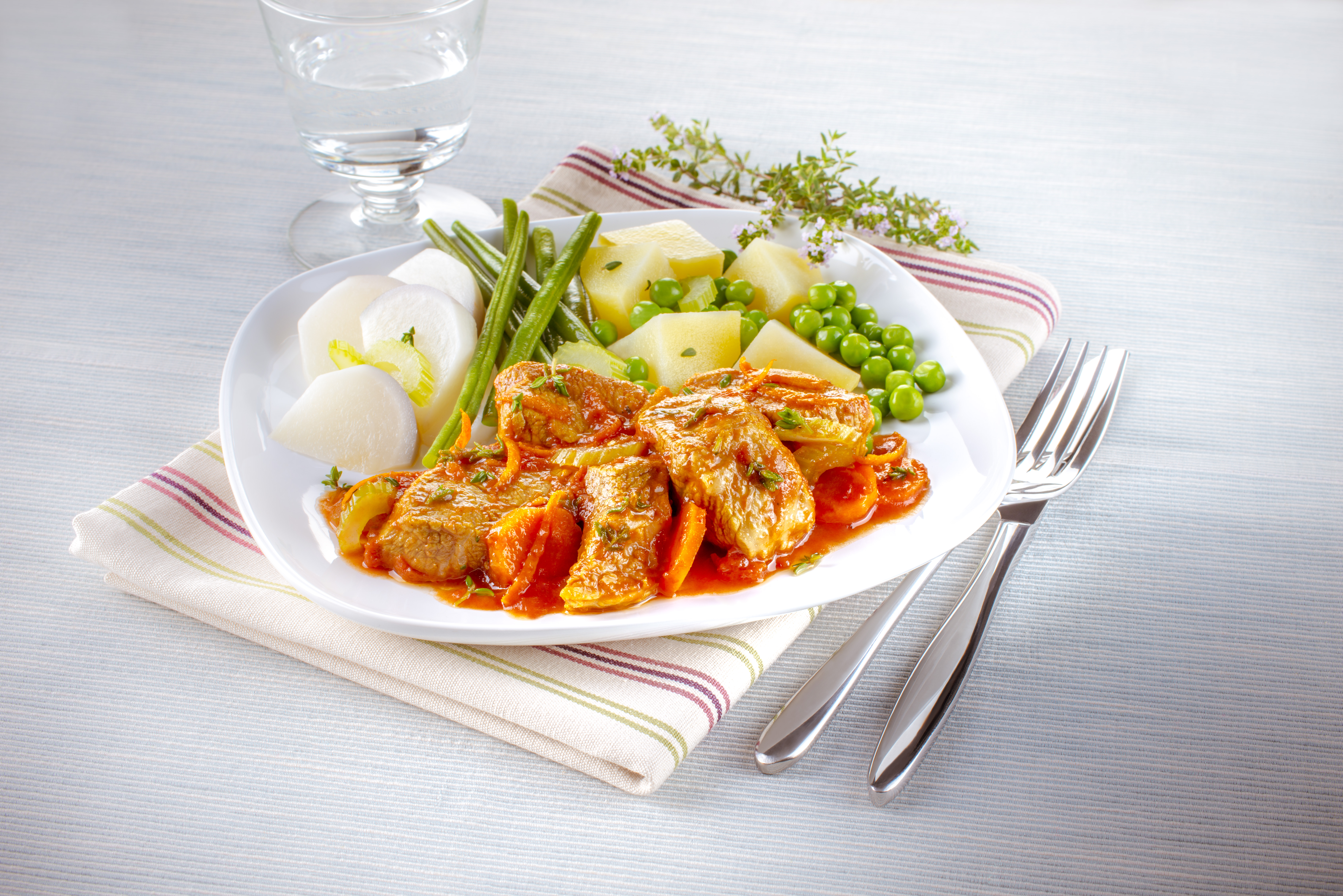Ternera a la Marengo con verduras de primavera