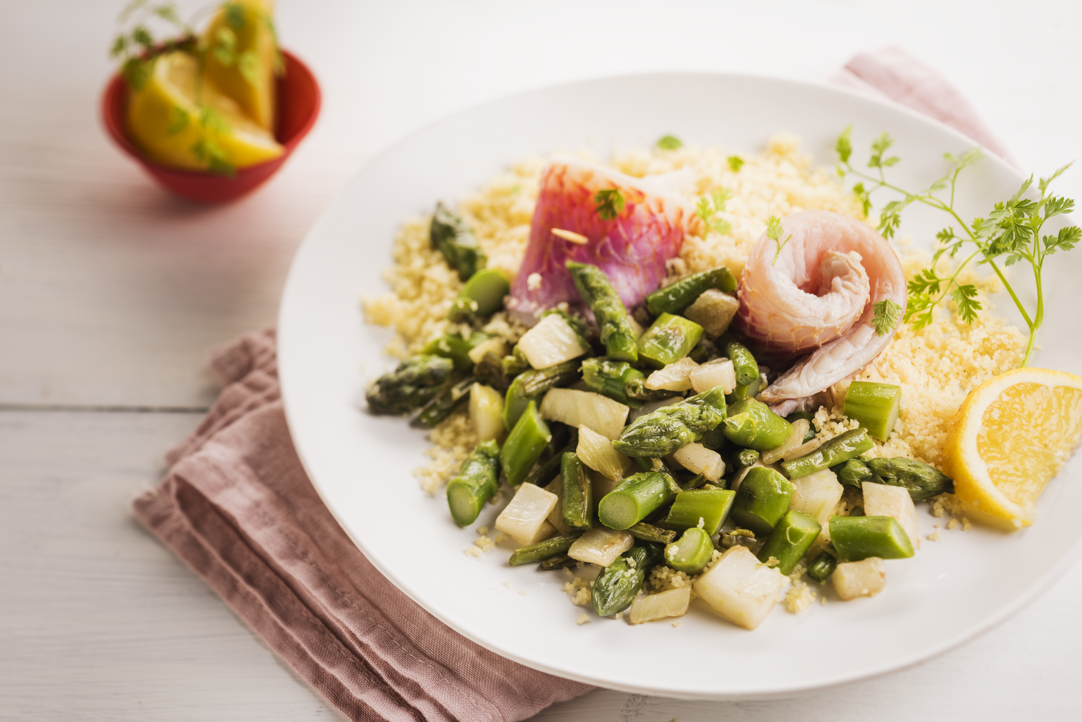Salmonete, sémola verduras