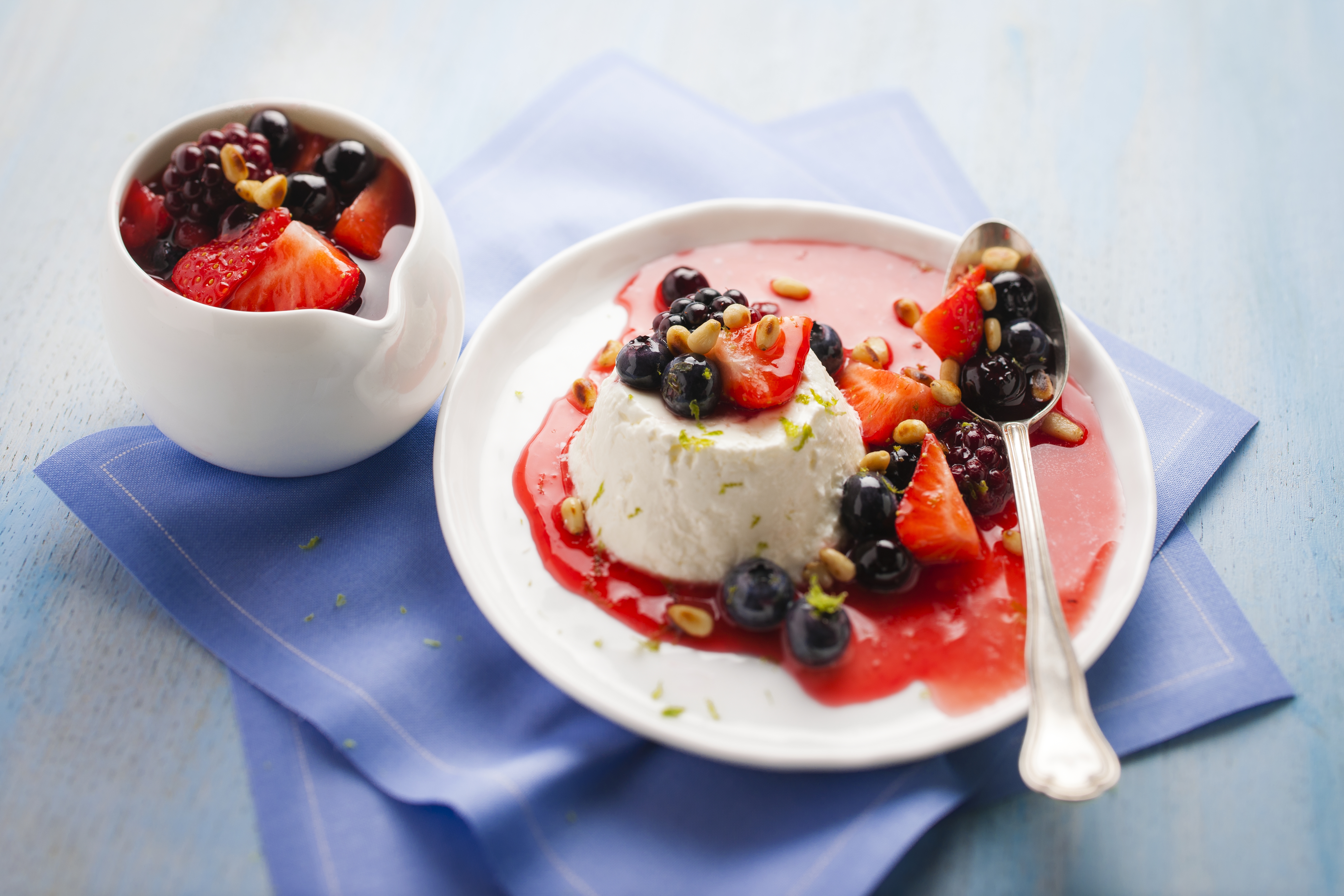Queso con frutos rojos