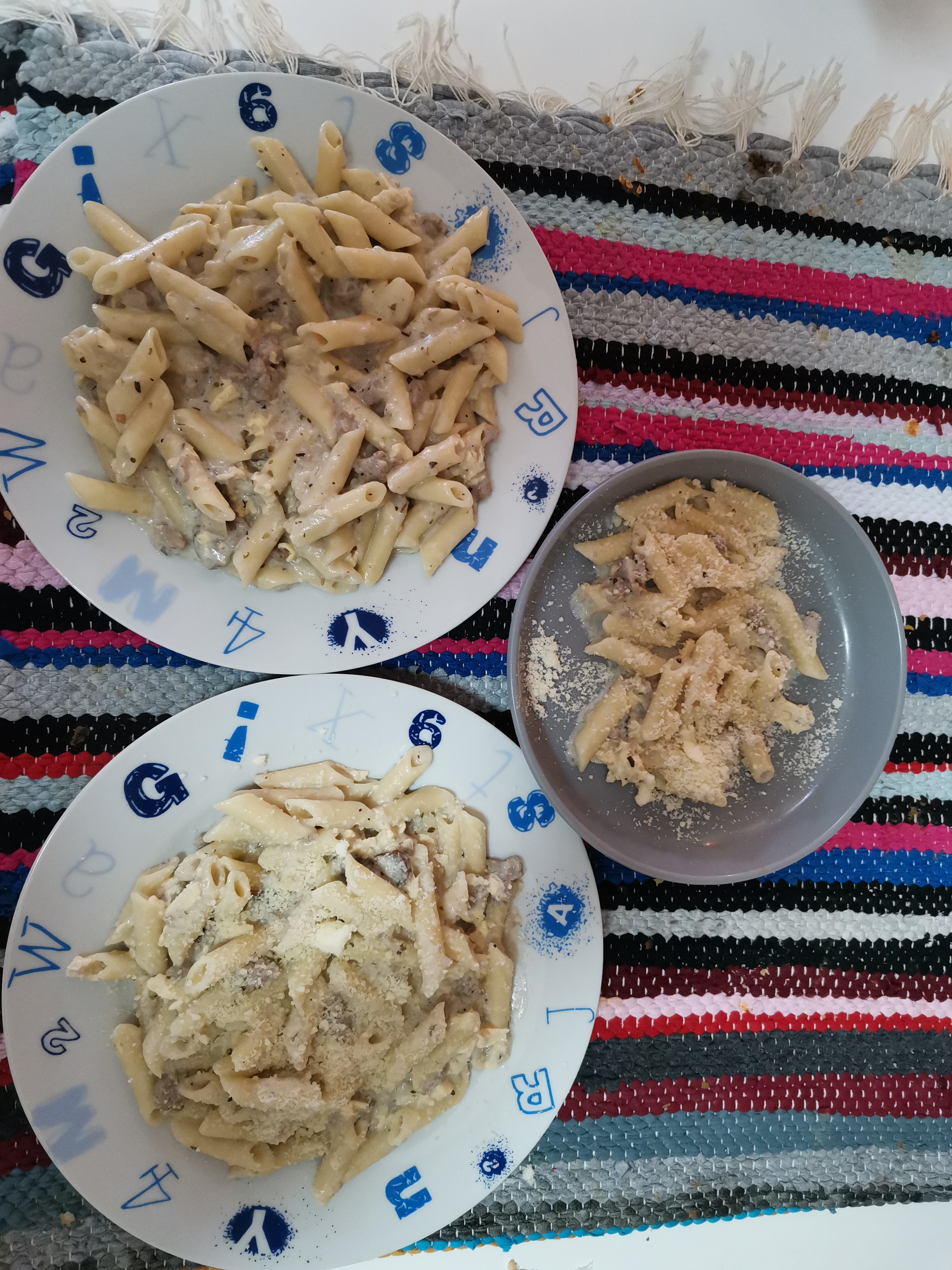 Macarrones carbonara con carne