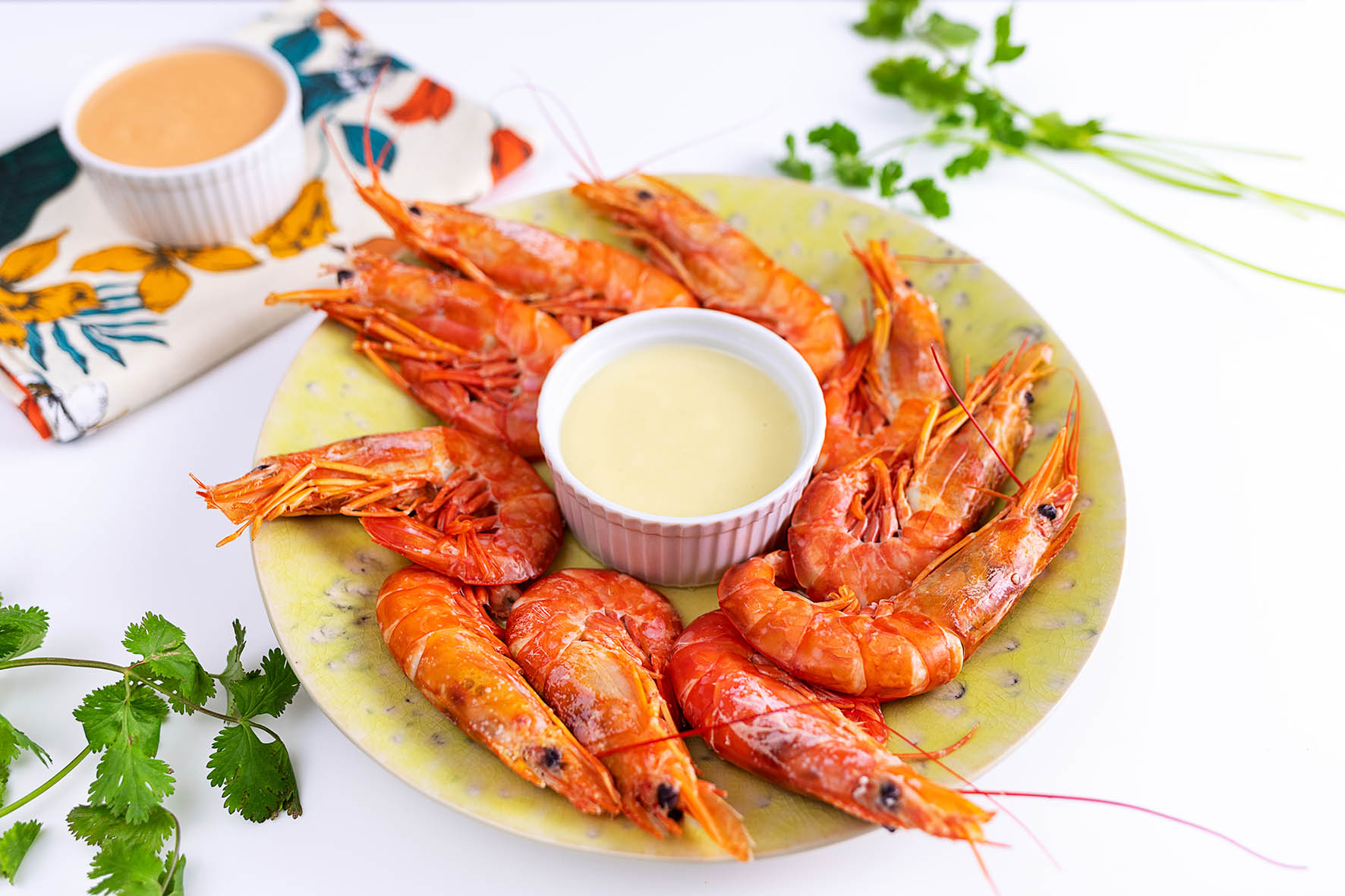 Gambones con mayonesa de wasabi y salsa rosa