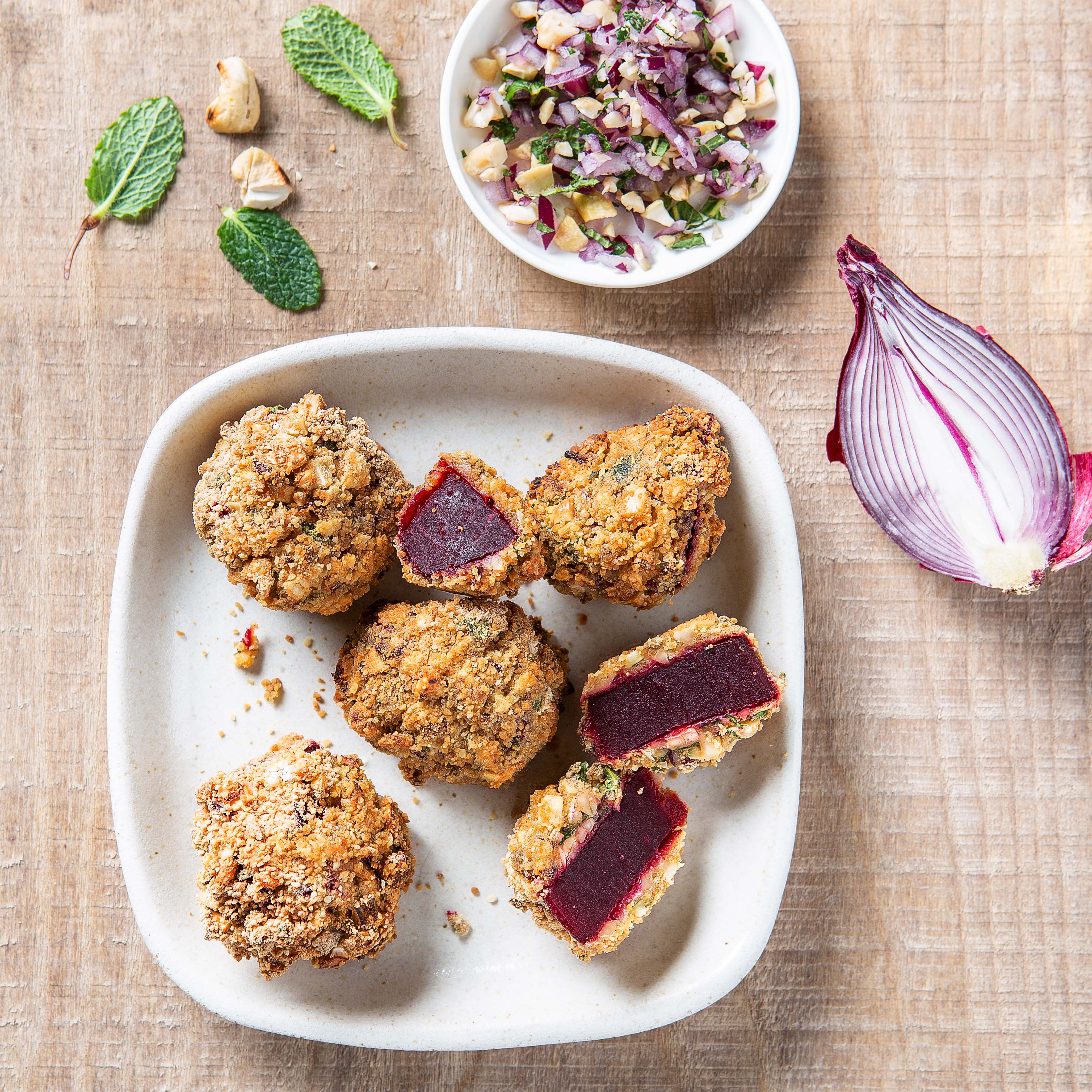 Rote-Beete-Nuggets mit Cashewkernen