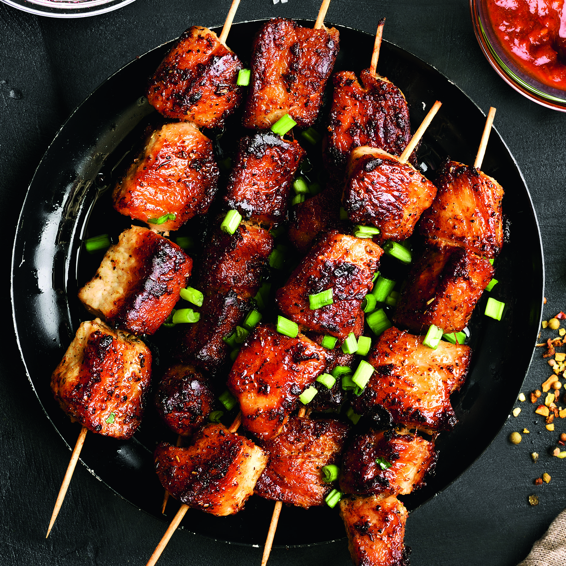 Varkensspiesjes met barbecuesaus