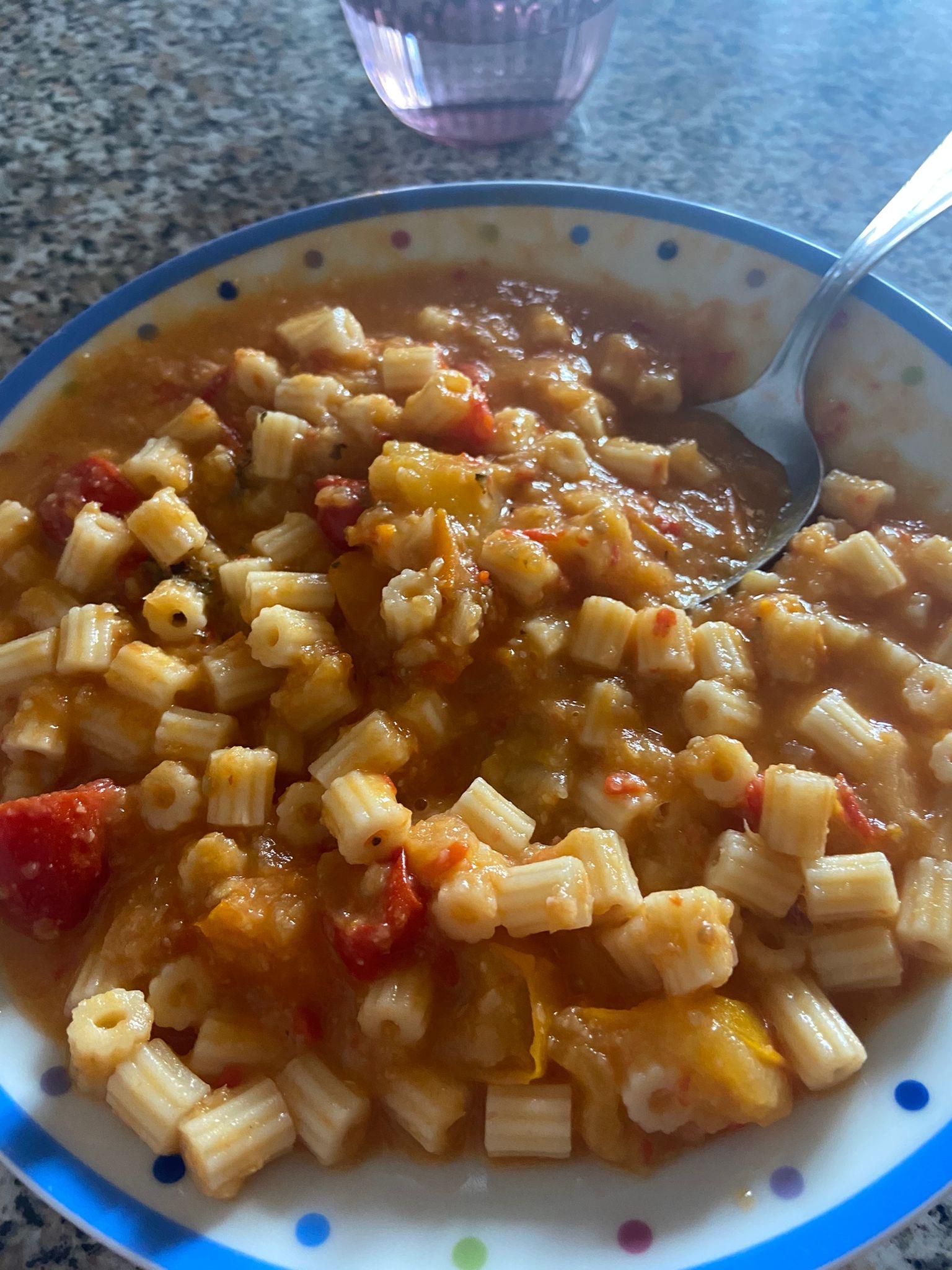 Pasta, ceci e pomodorini