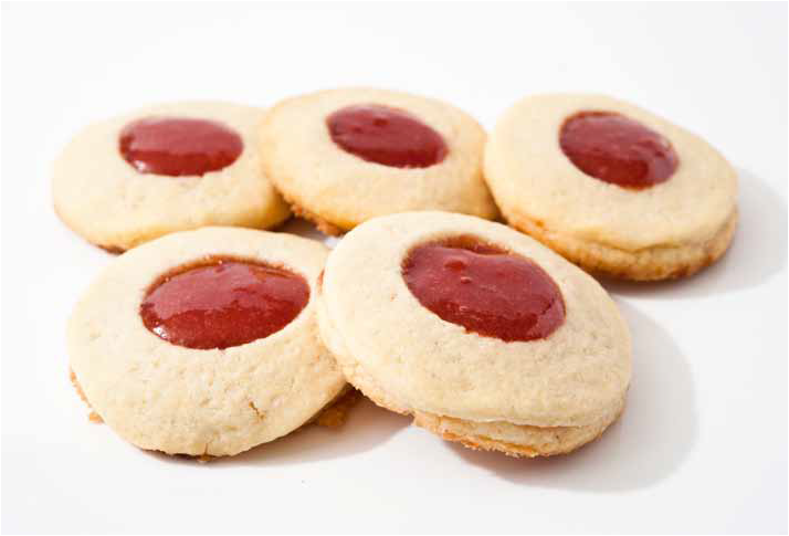 Biscotti con marmellata di fragole