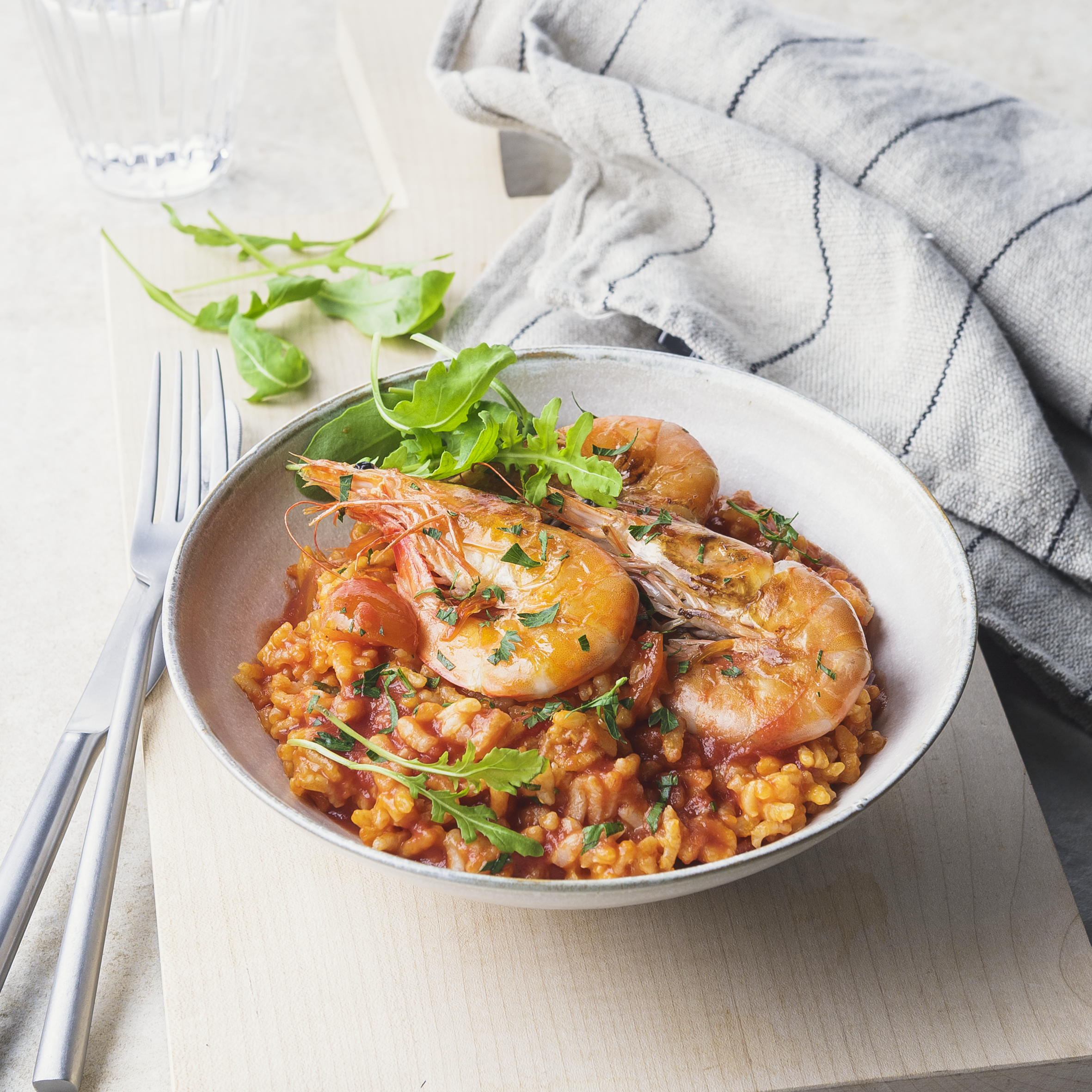 Arroz con tomate y langostinos
