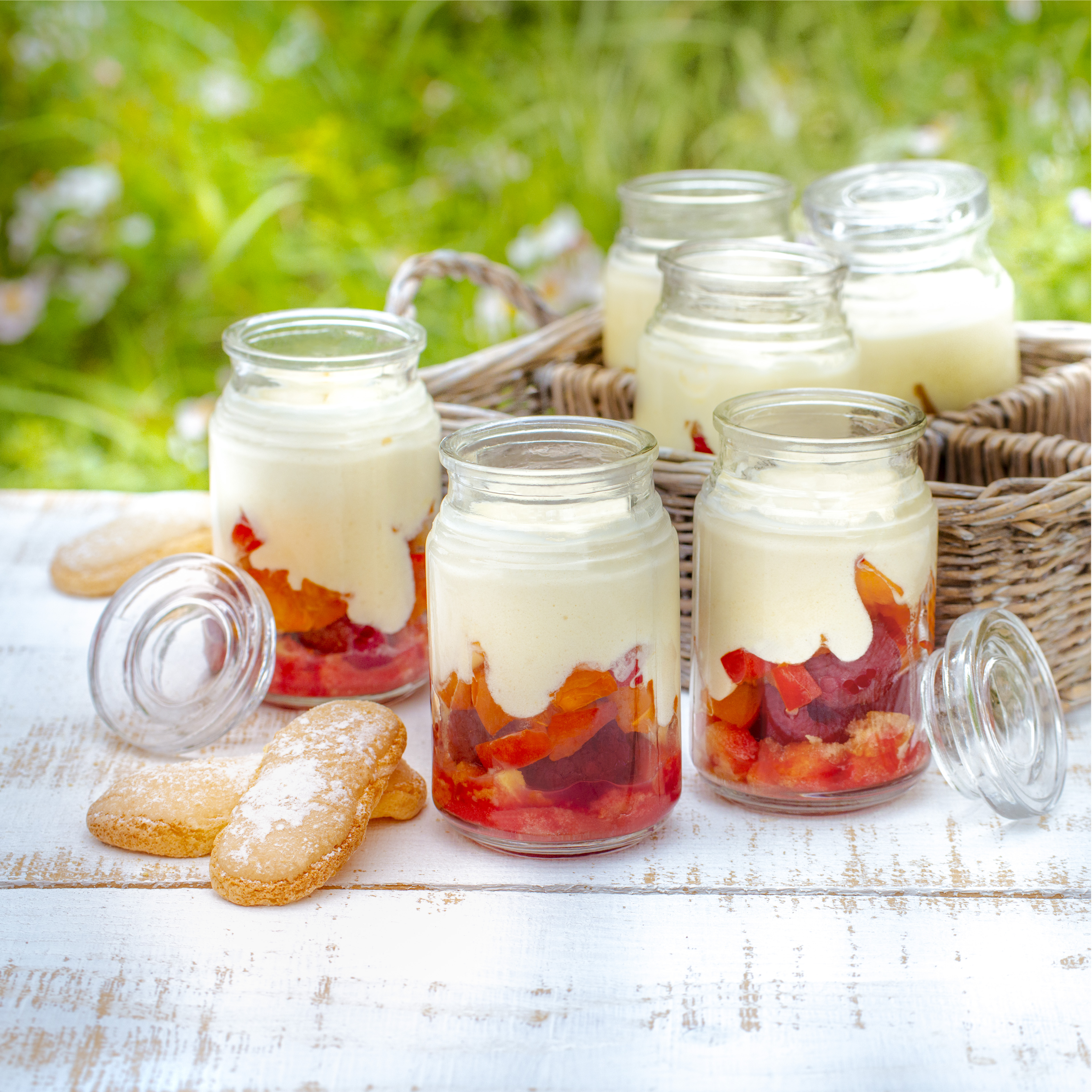 Tiramisú de albaricoques y frambuesas