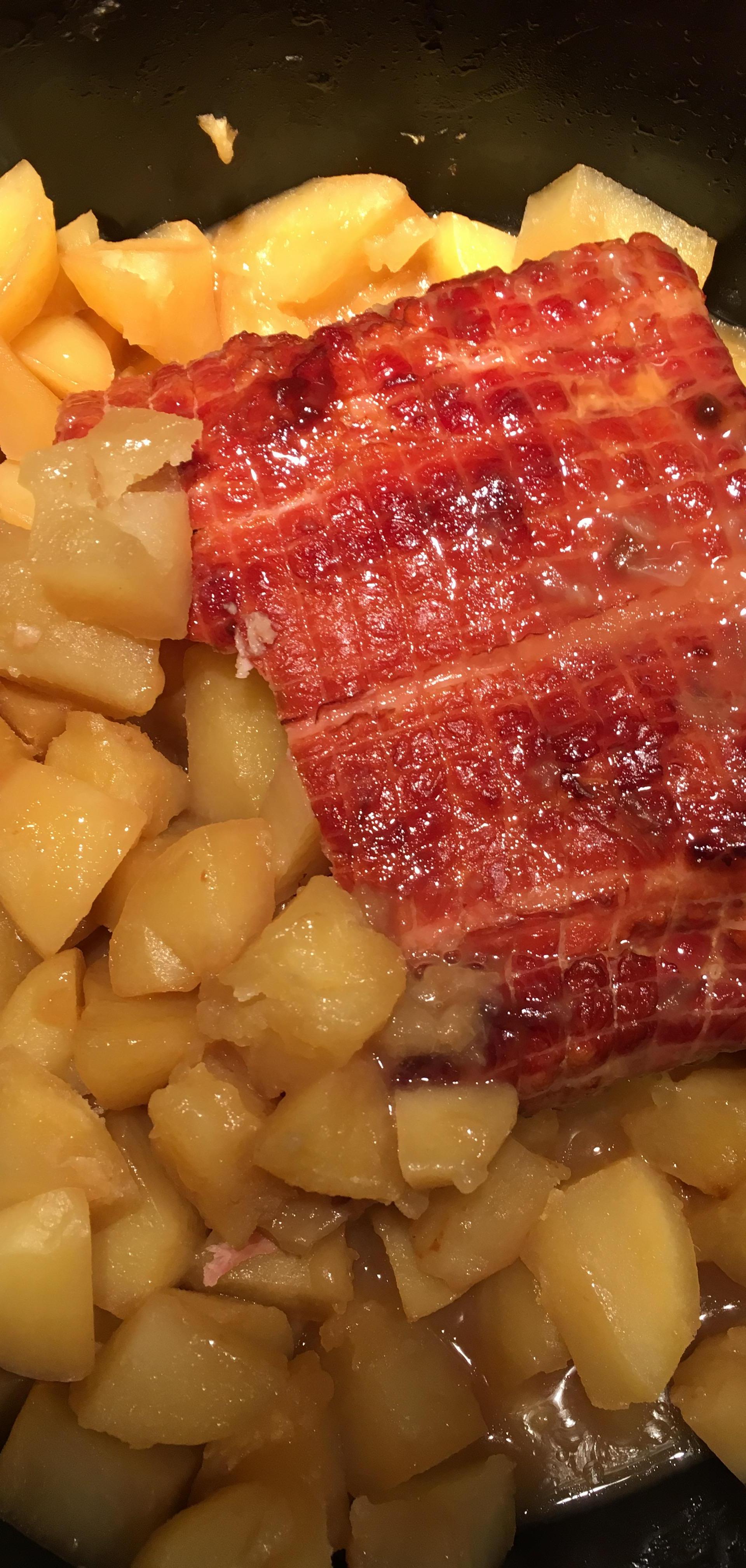 Rôti de porc saumuré fumé et pommes de terre