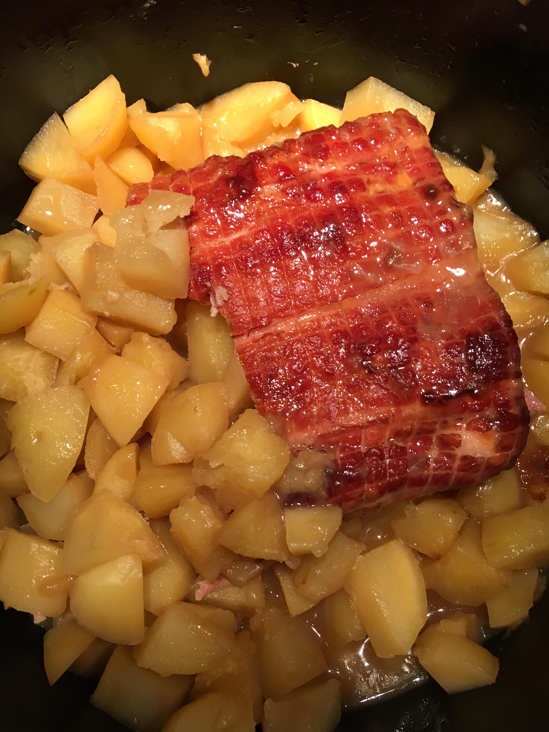 Rôti de porc saumuré fumé et pommes de terre