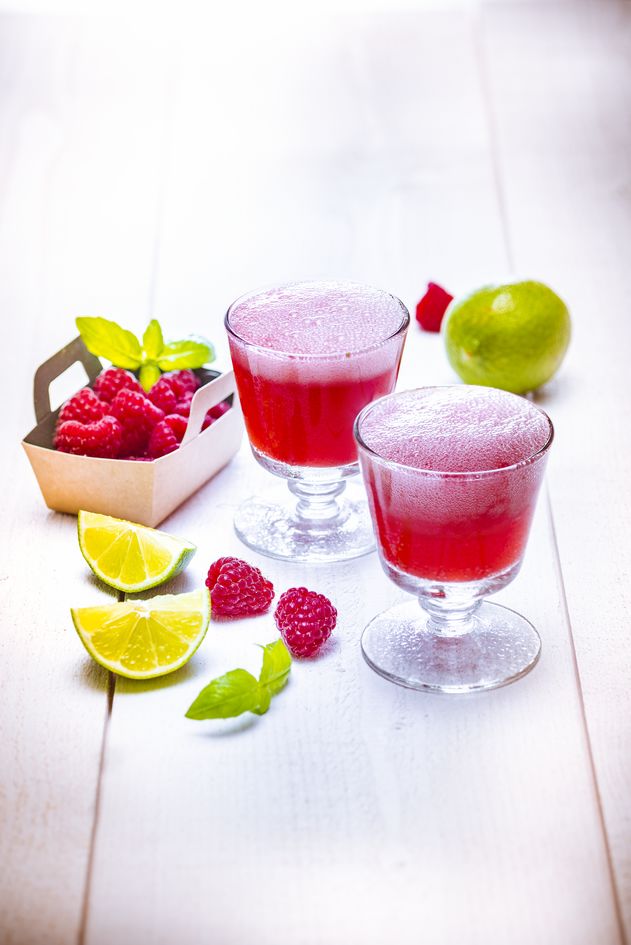Cocktail radiante de framboesa e limonada