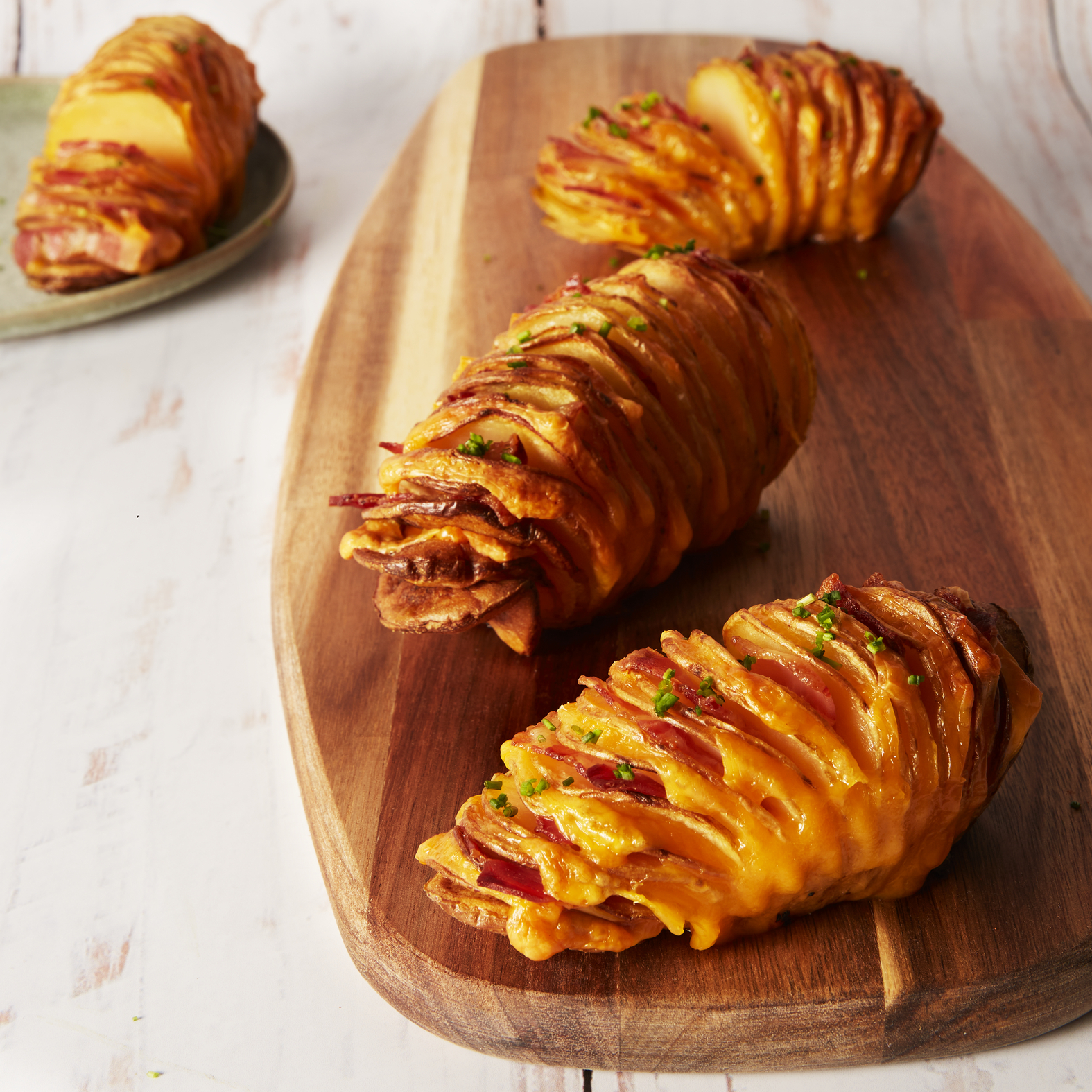 Hasselback aardappels gevuld met bacon en cheddar