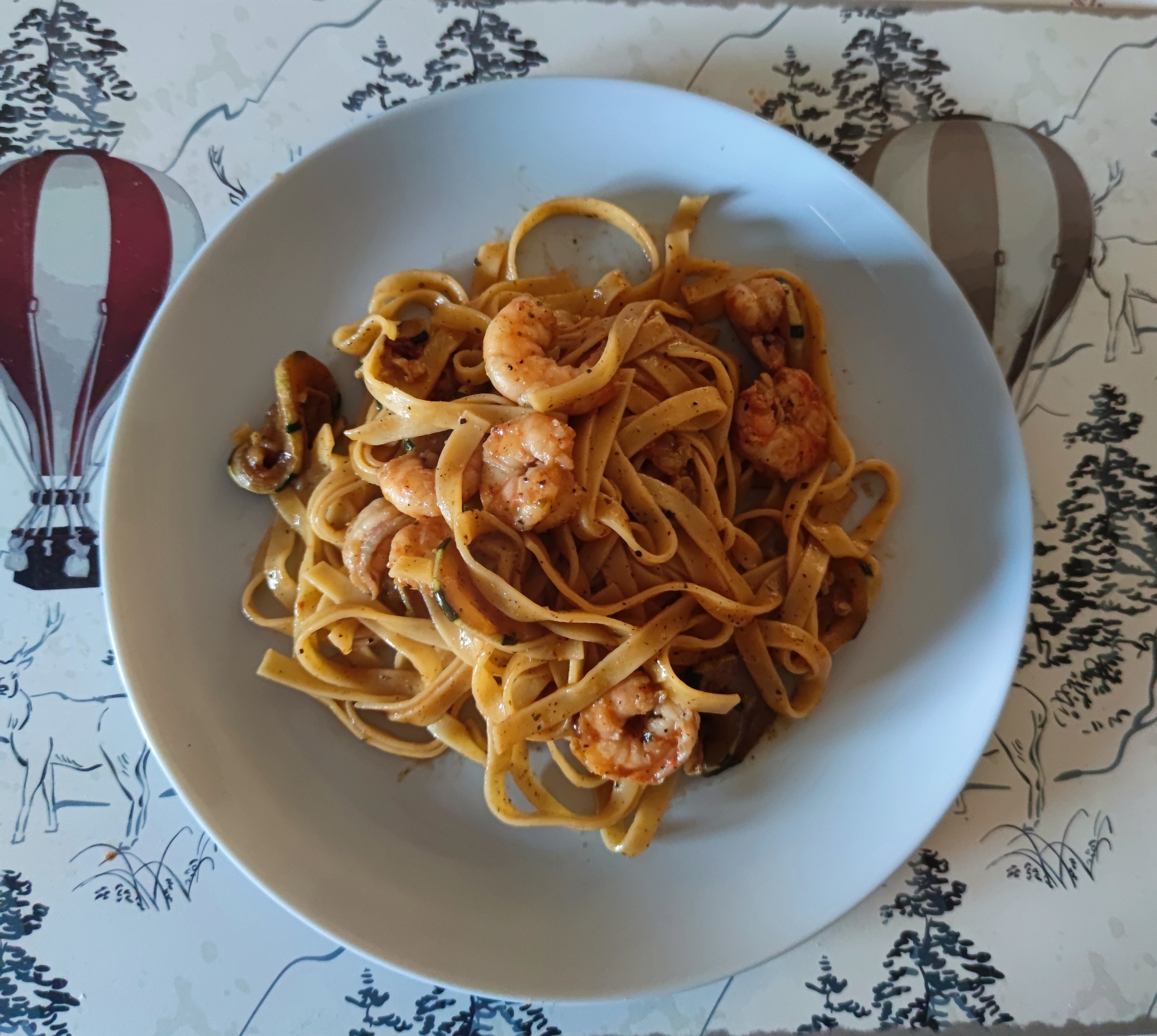 Tagliatelle con mazzancolle e zucchine