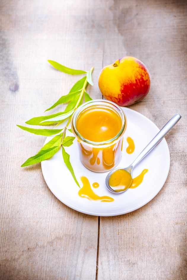 Pfirsich-Eisenkraut-Coulis