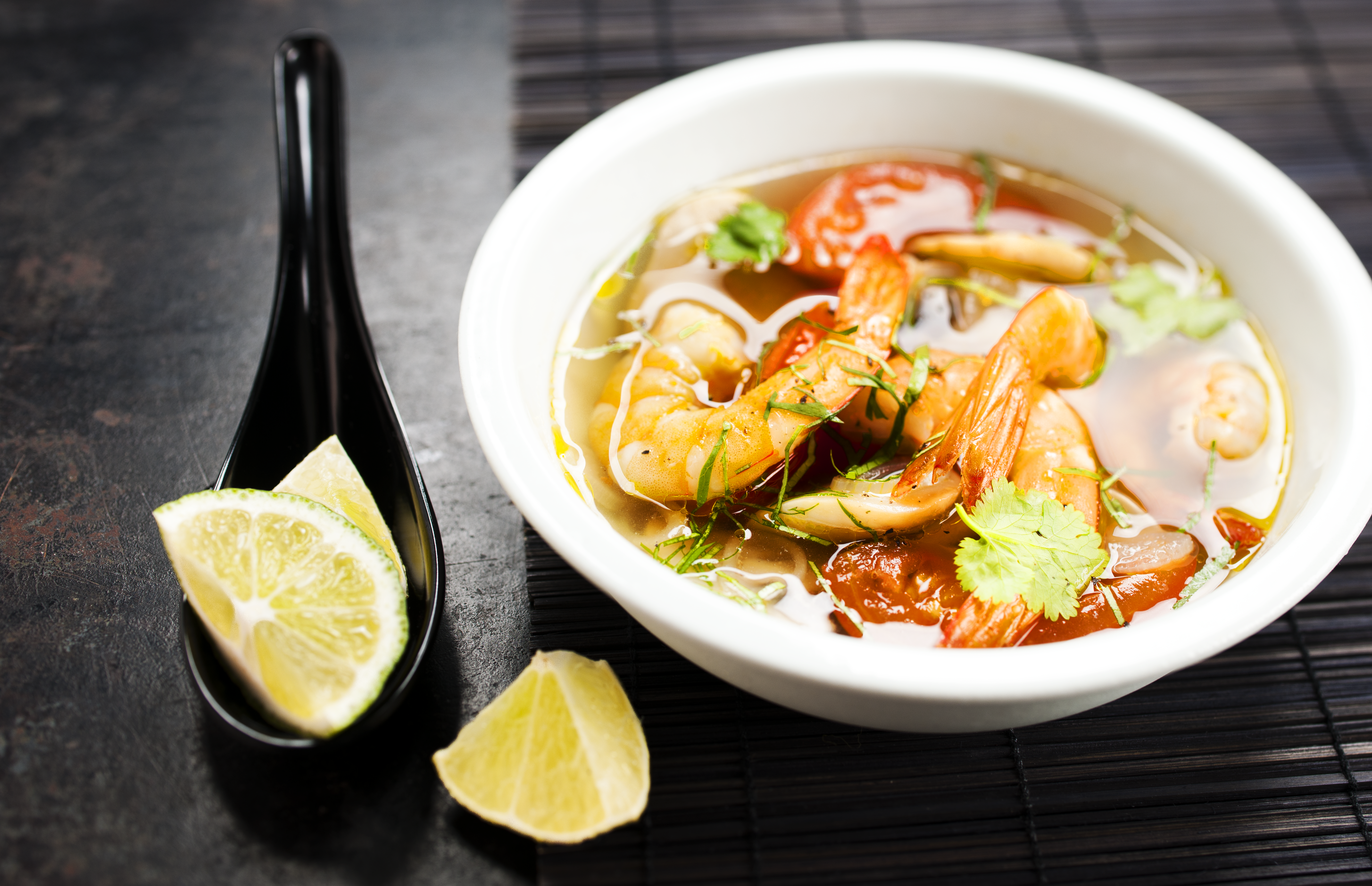Tom yam con gambas