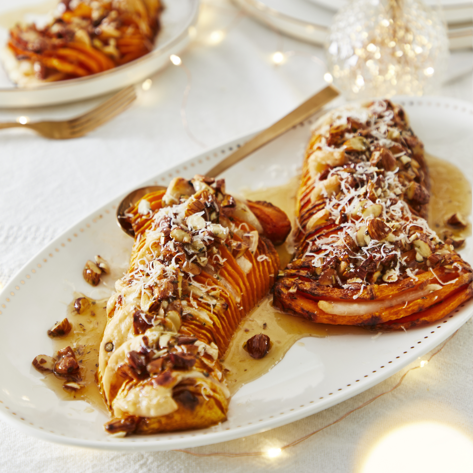Amandel, honing en pecorino Hasselback pompoen