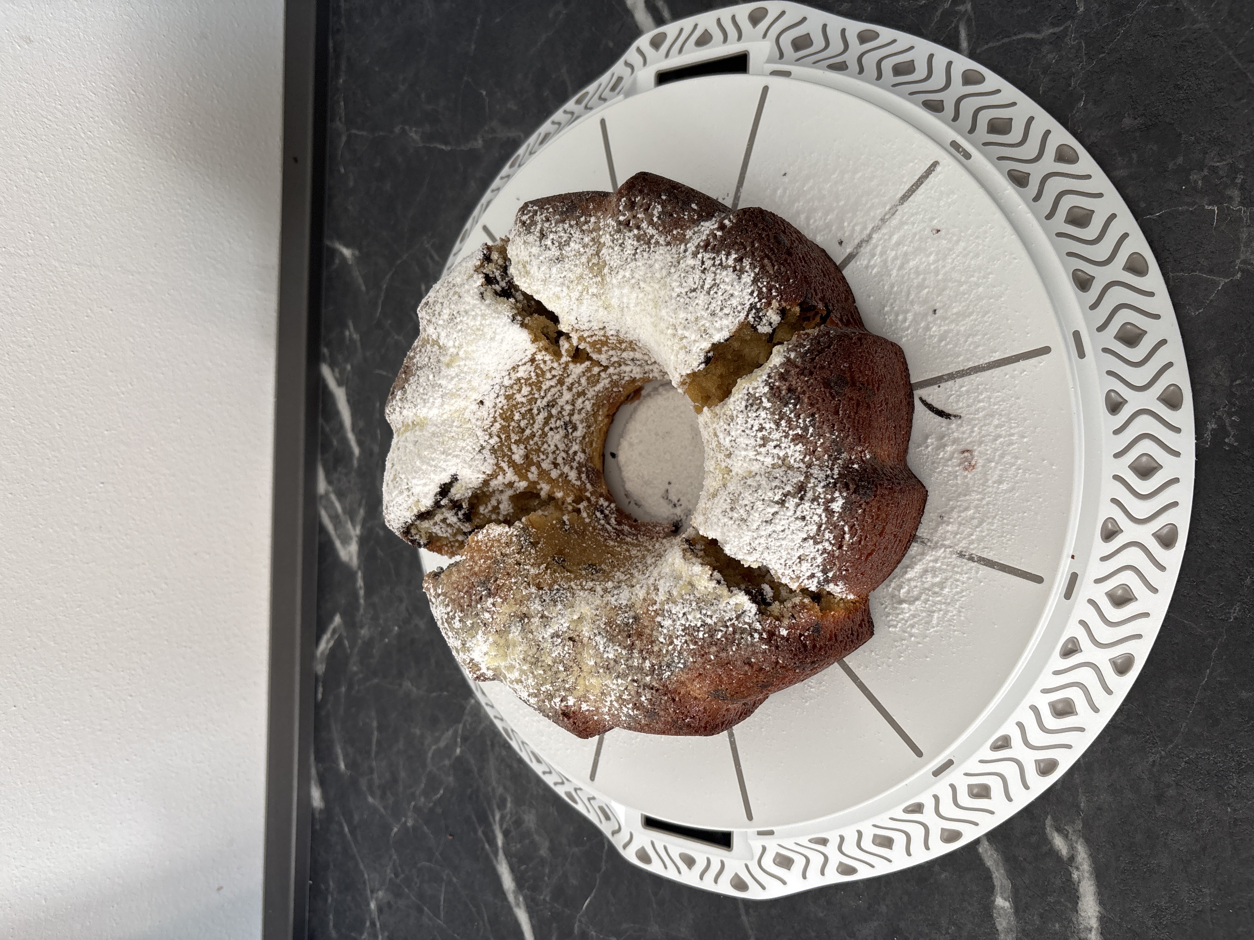 Ciambella allo joghurt con gocce di cioccolato