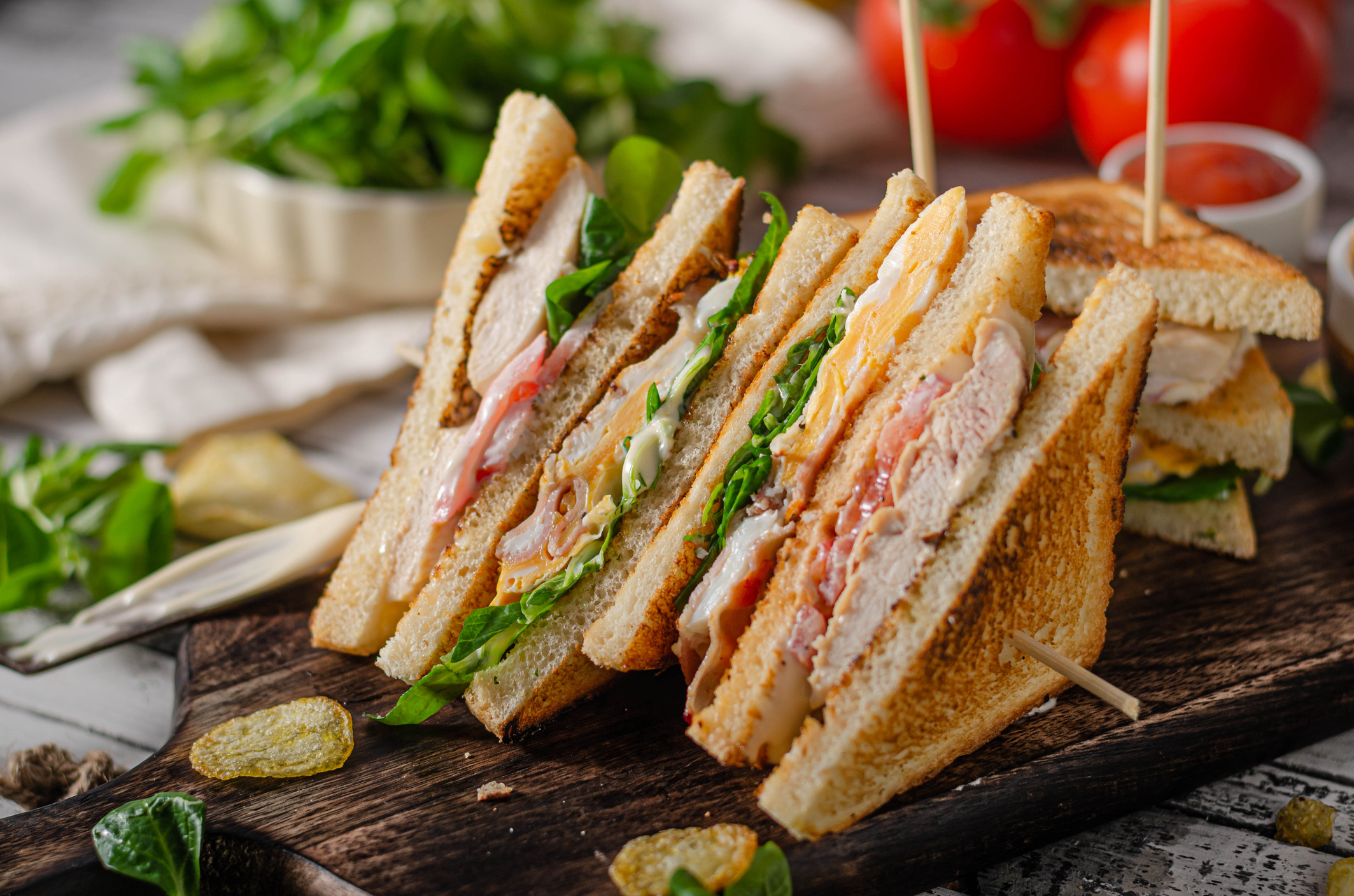 Sándwich club a la plancha con pavo y huevo frito