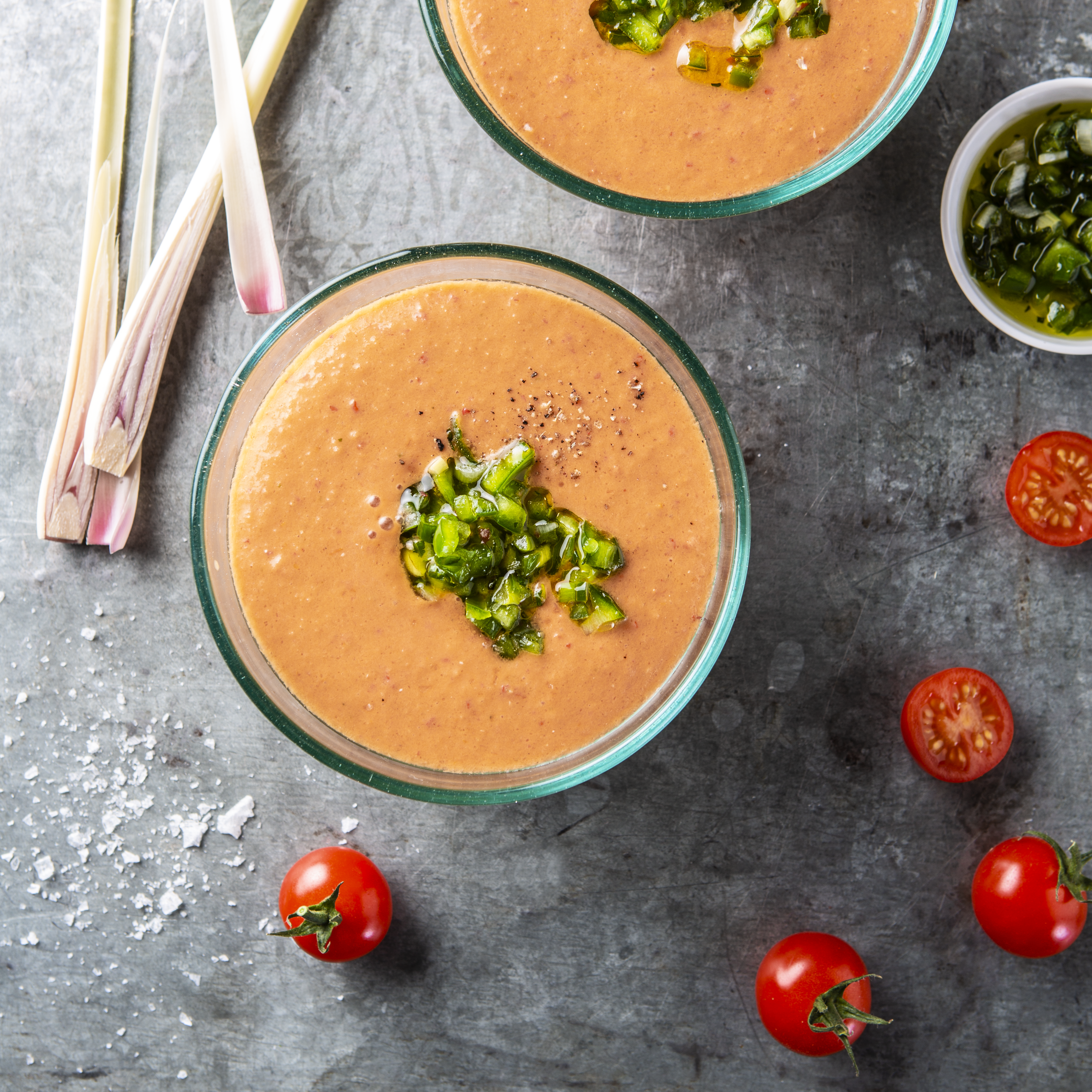 Tomaten-Gazpacho mit Zitronengras
