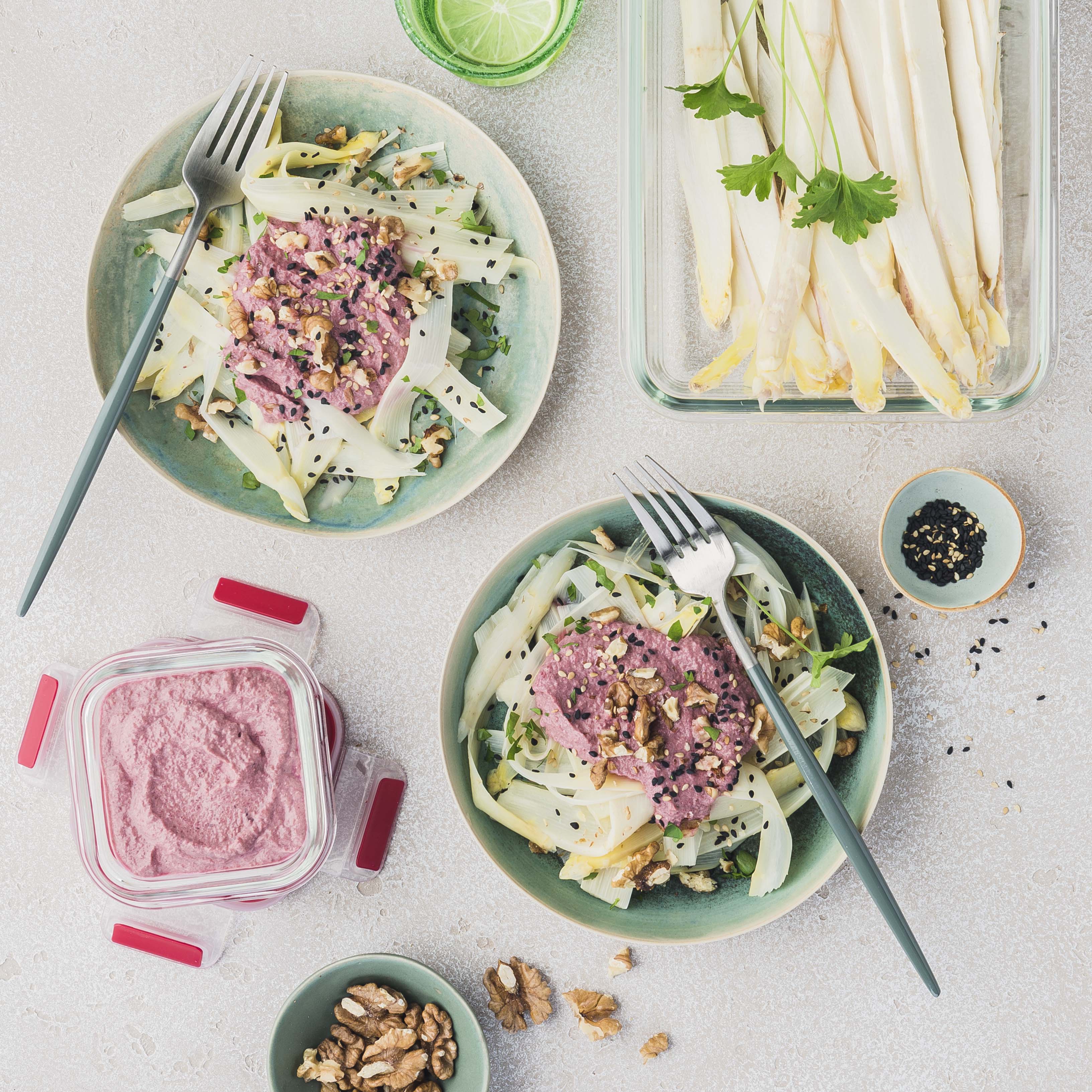 Tagliatelle de espárragos con crema de remolacha