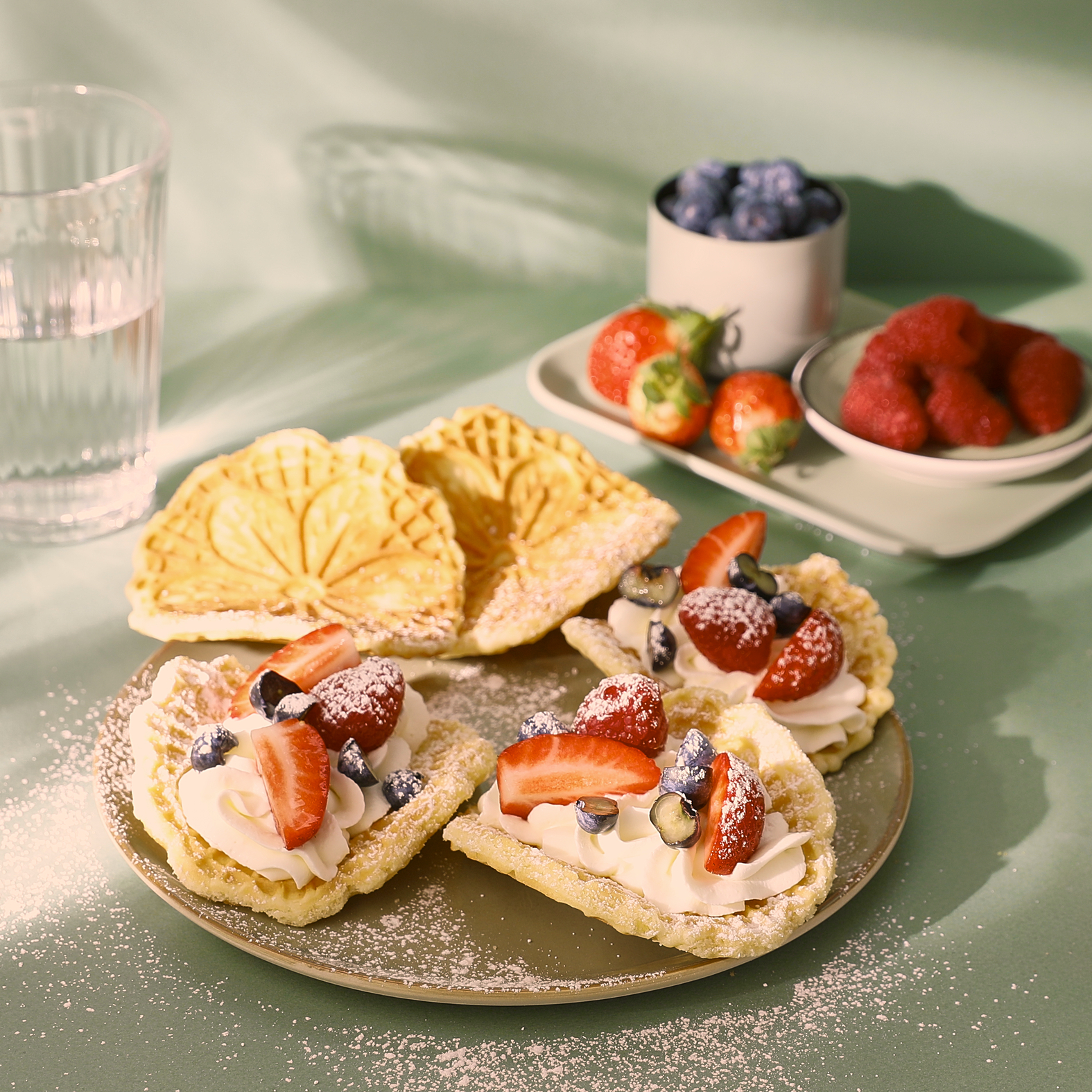 Mascarpone- und rote Früchte-Bricelets