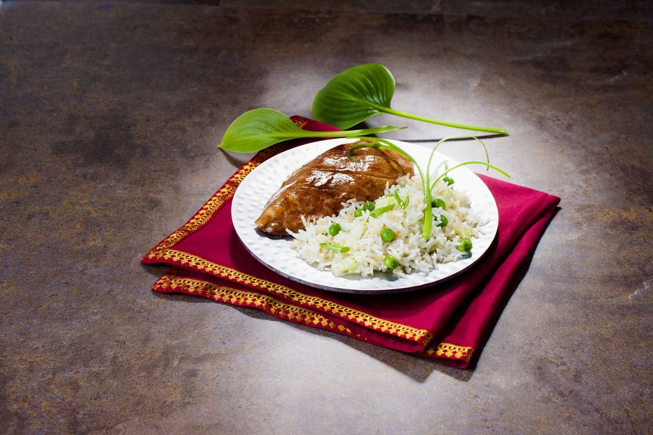 Teriyaki-Hähnchen, pfannengerührter Reis mit Frühlingszwiebeln