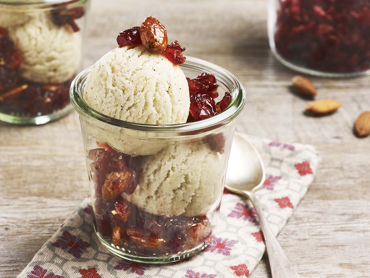 Mandel-Cranberry-Eisbecher