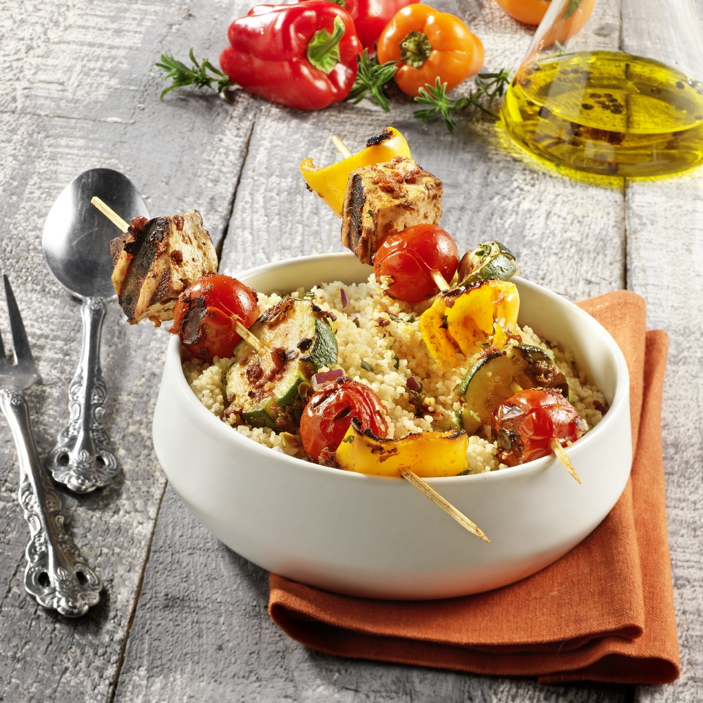 Brochetas de tomate y tofu con vinagre balsámico