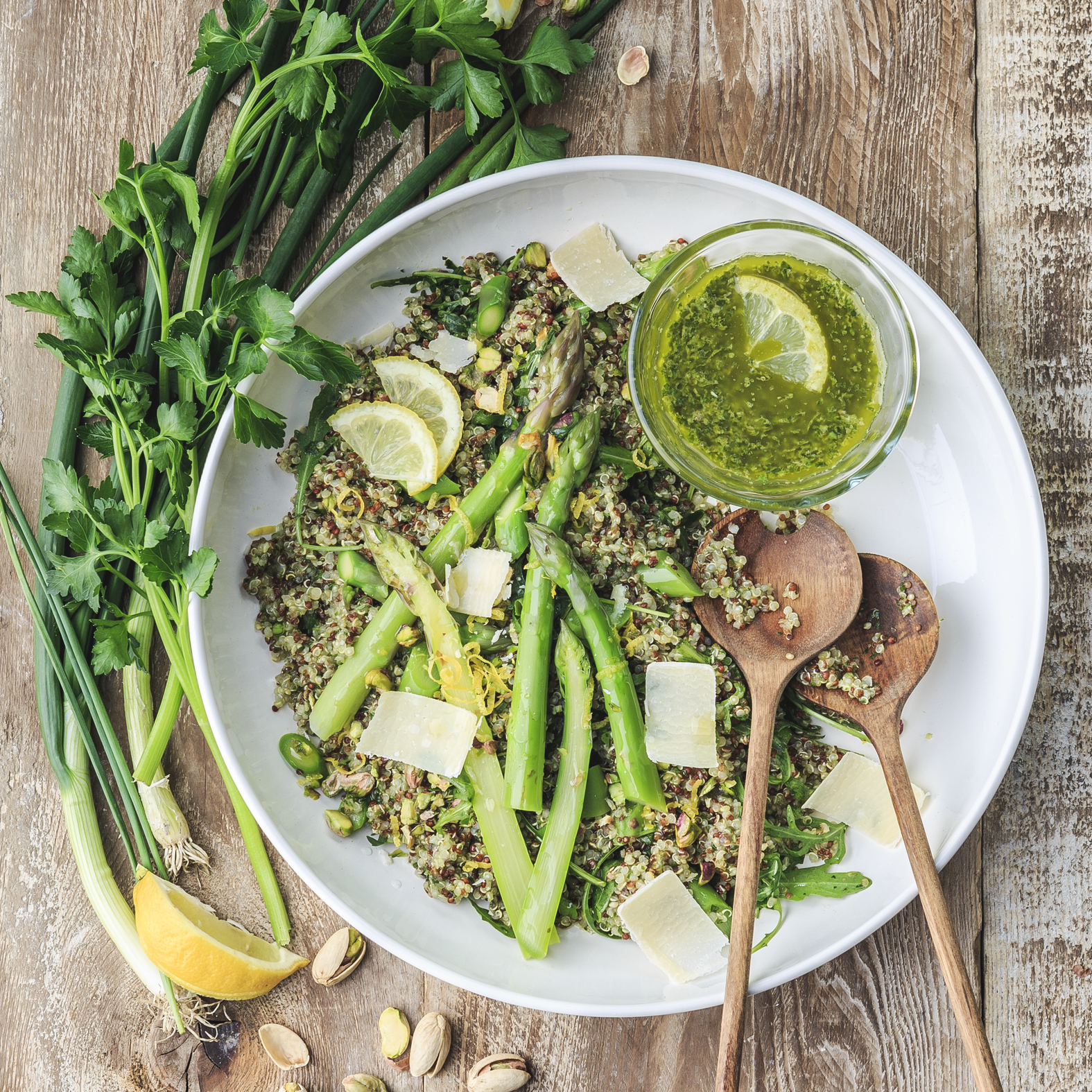 Quinoa con salsa de espárragos al limón