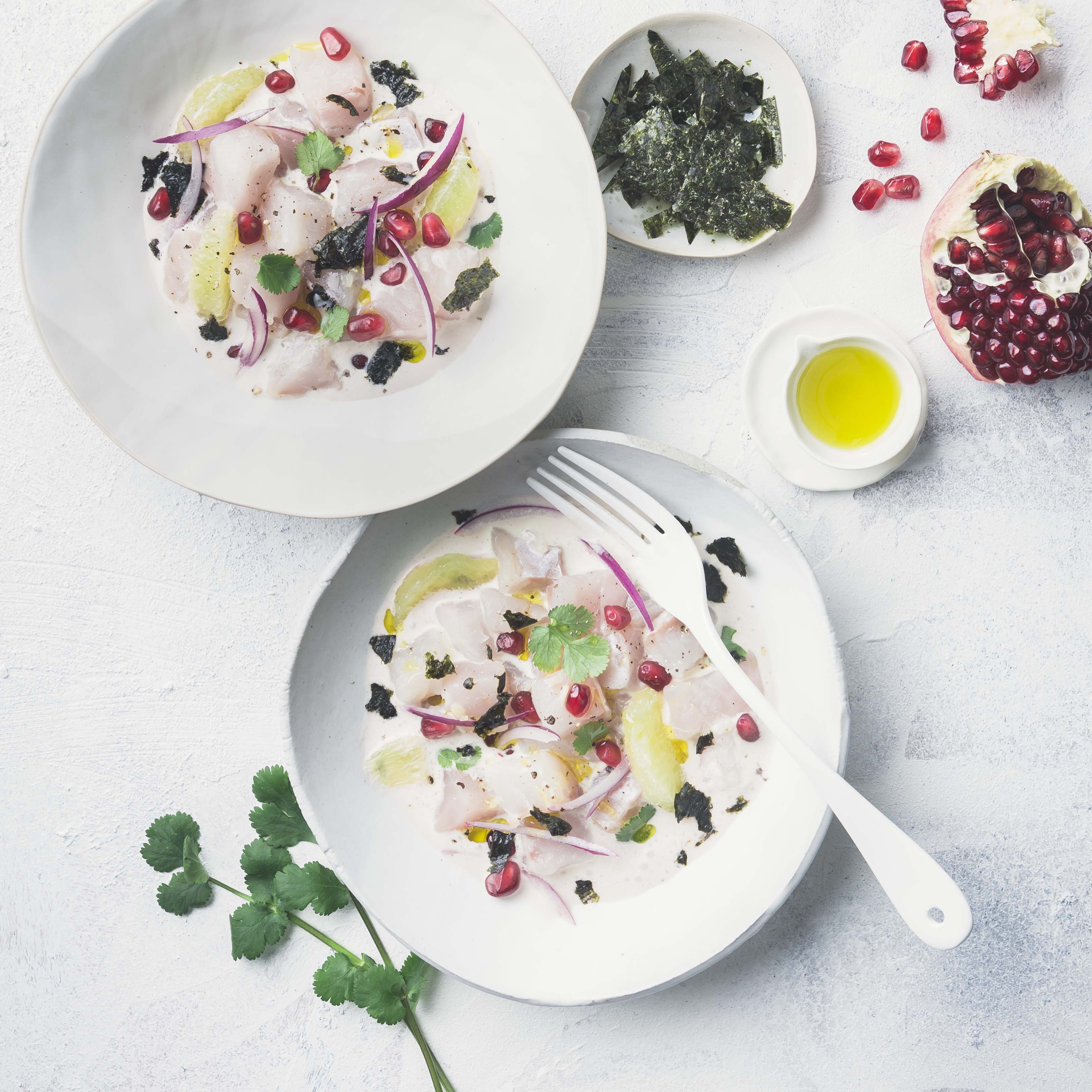 Ceviche de fletán con lima y algas