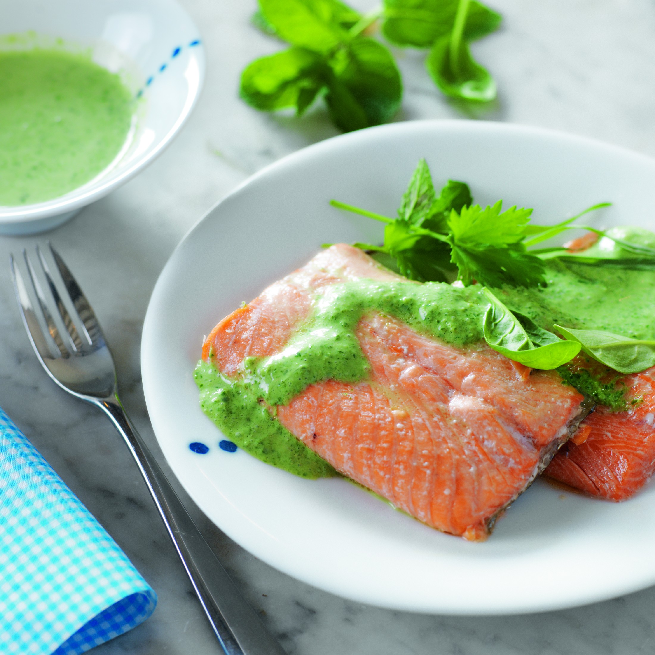 Trucha asalmonada con salsa verde
