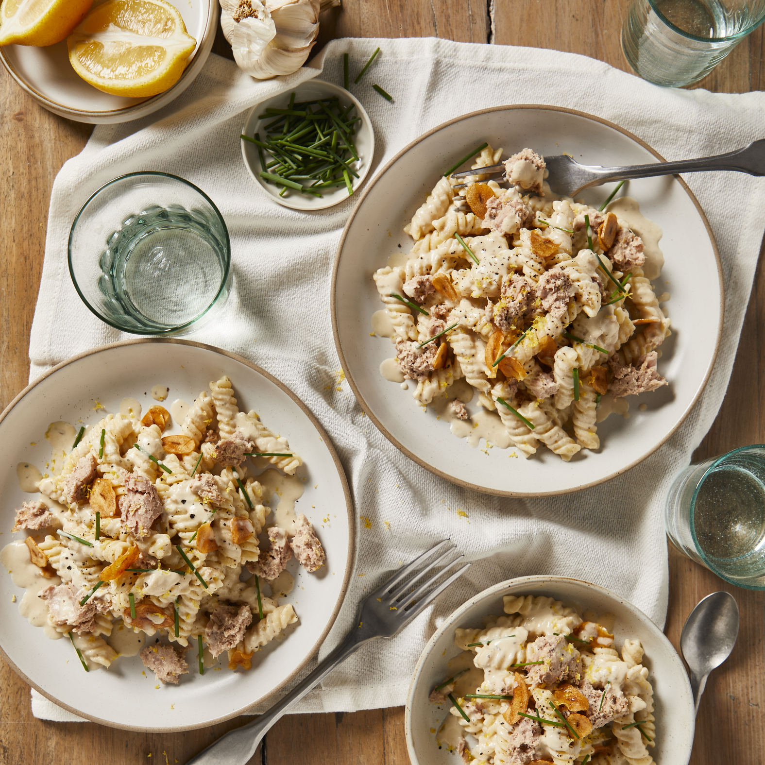 Fusilli Pasta mit Thunfisch, Knoblauch und Zitronen Sauce
