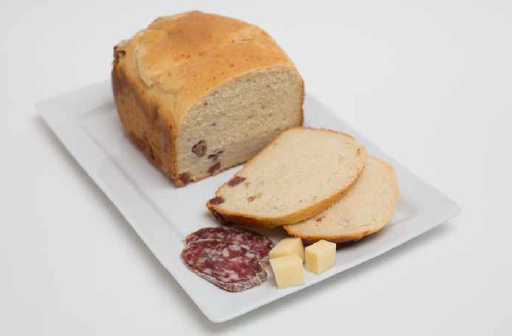 Pane con formaggio e salame
