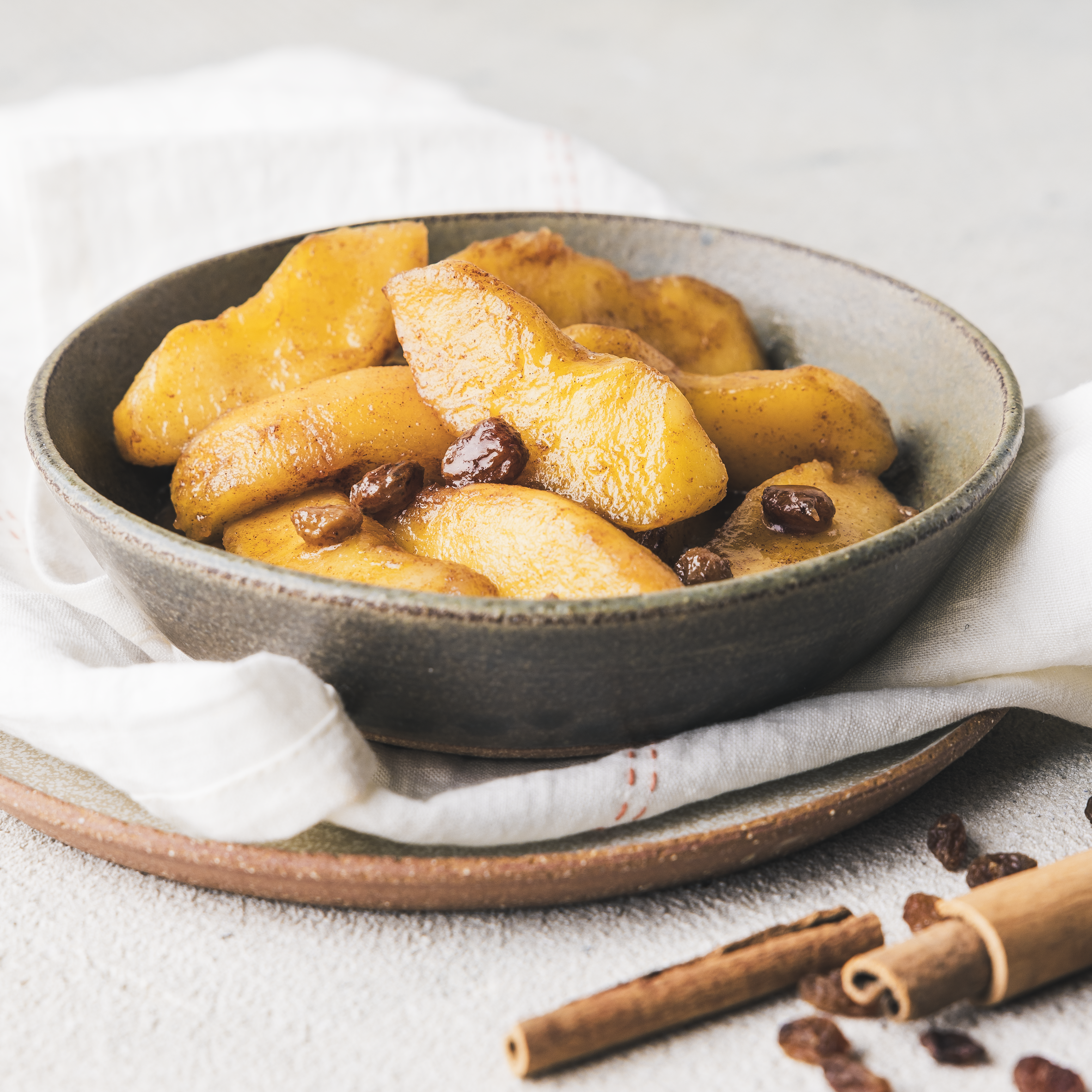 Manzanas cocidas al vacío con canela