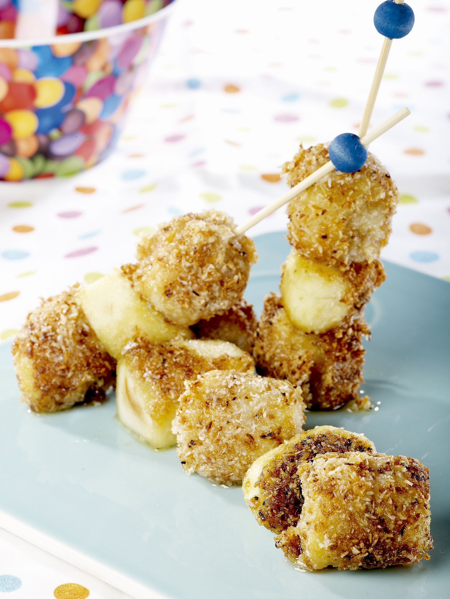Mit ActiFry frittierte und mit Limette und Koriander aromatisierte Äpfel und Bananen