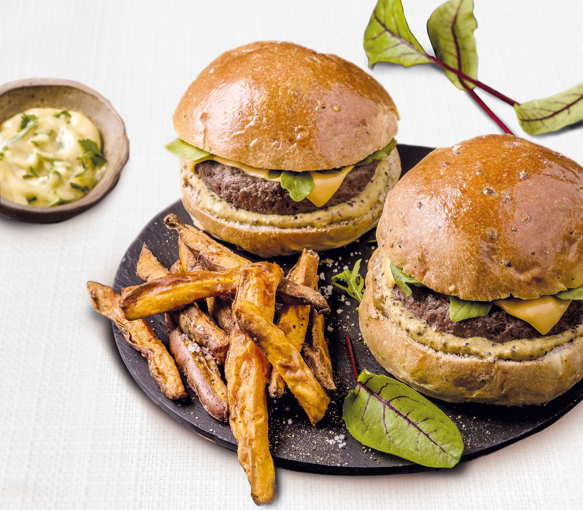 Hambúrguer e batata-doce frita